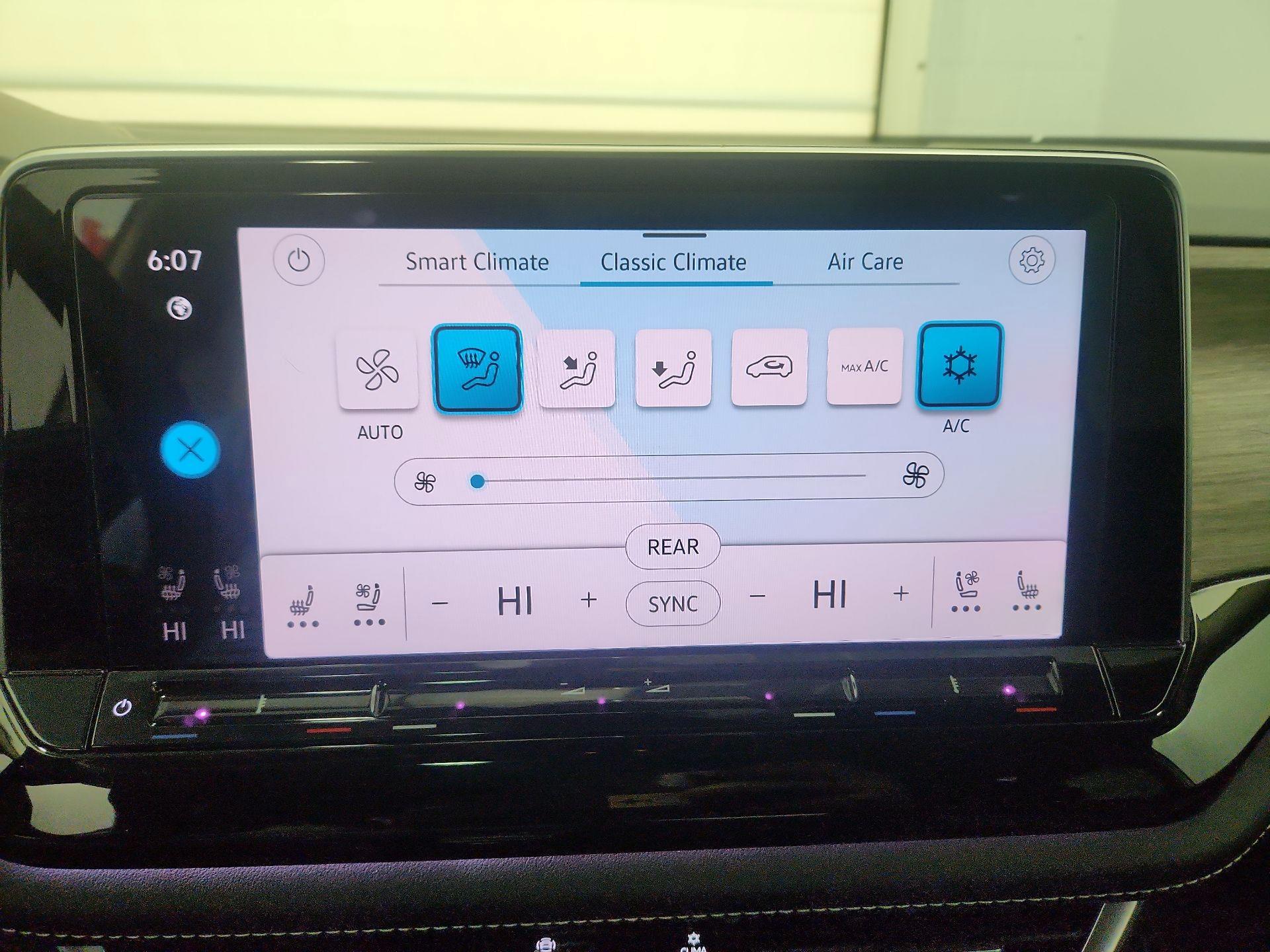 Thumbnail: 2024 Volkswagen Atlas - 17