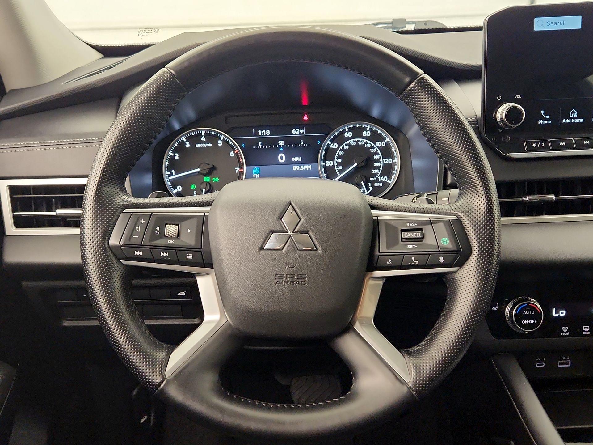 Thumbnail: 2024 Mitsubishi Outlander - 10