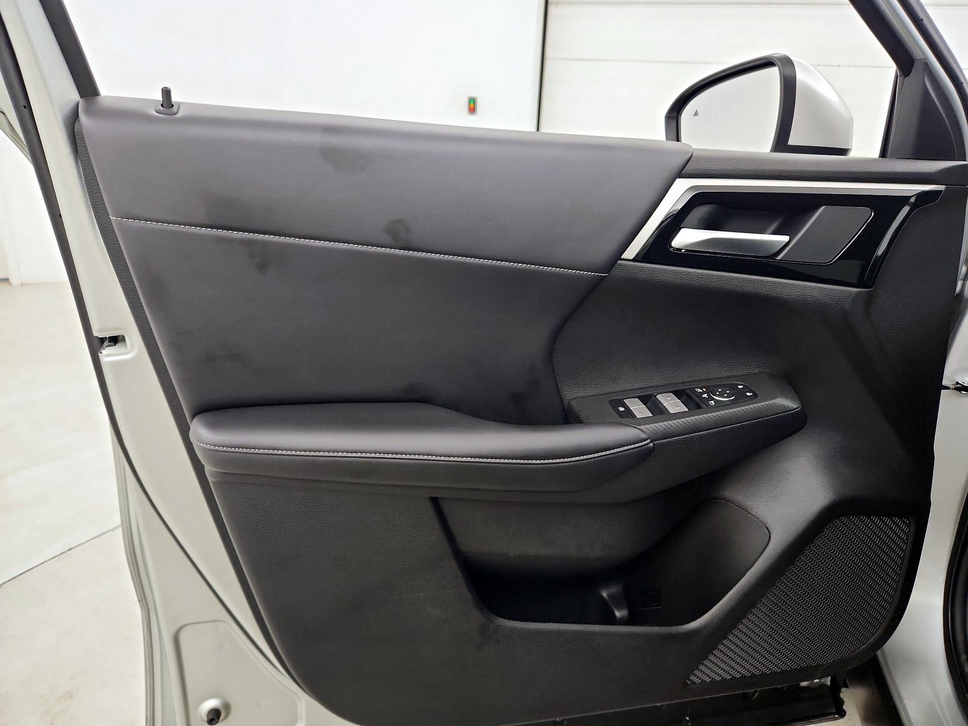 Thumbnail: 2024 Mitsubishi Outlander - 12