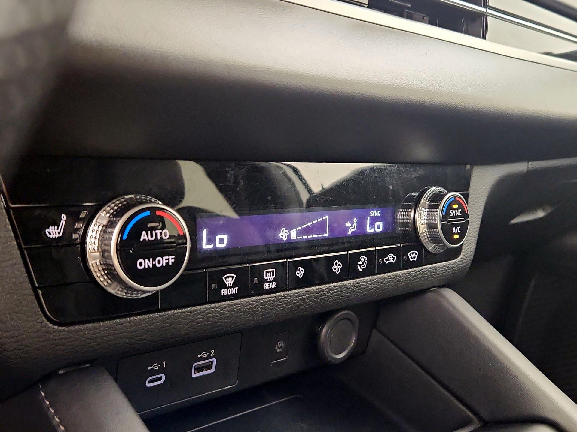 Thumbnail: 2024 Mitsubishi Outlander - 17