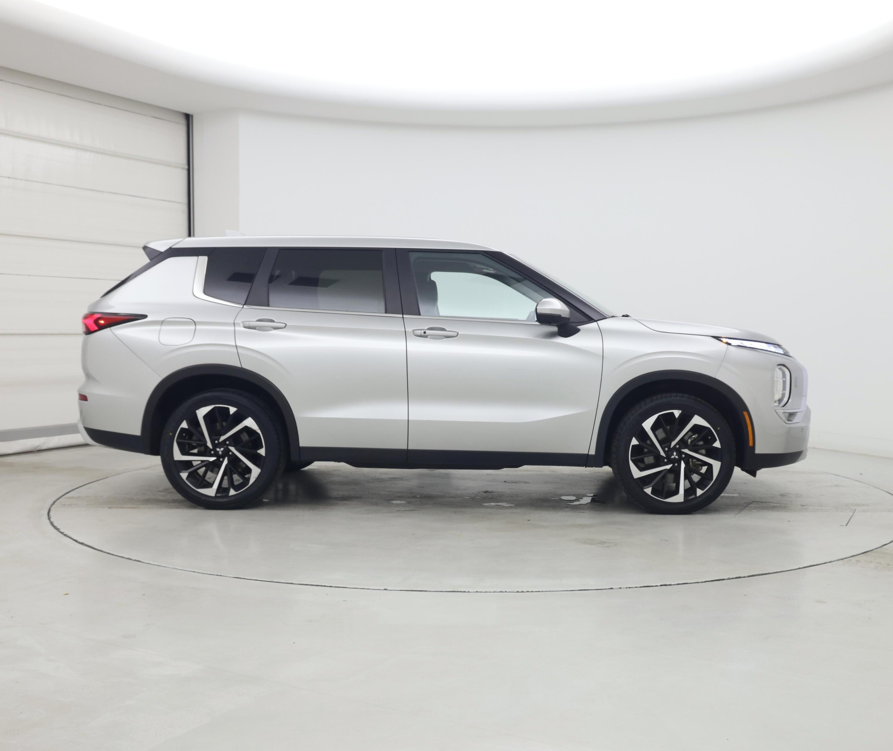 Thumbnail: 2024 Mitsubishi Outlander - 7