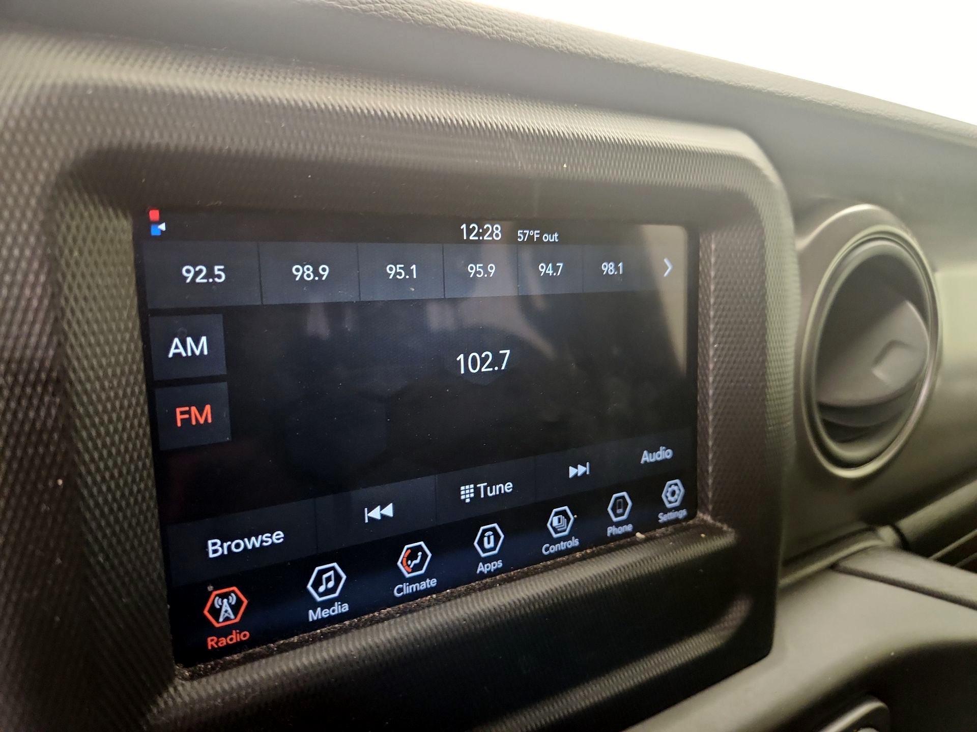 Thumbnail: 2022 Jeep Gladiator - 15