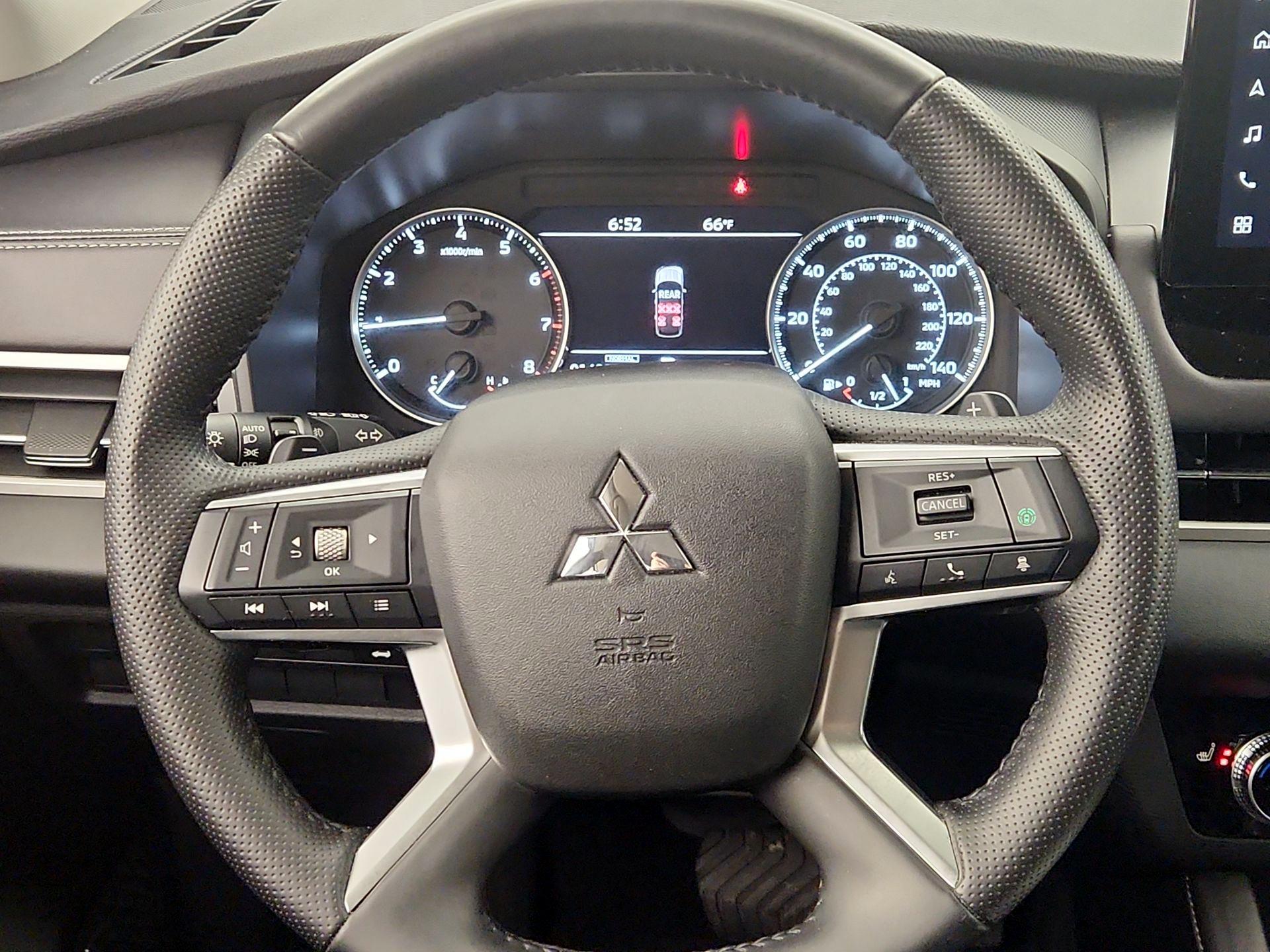 Thumbnail: 2025 Mitsubishi Outlander - 10