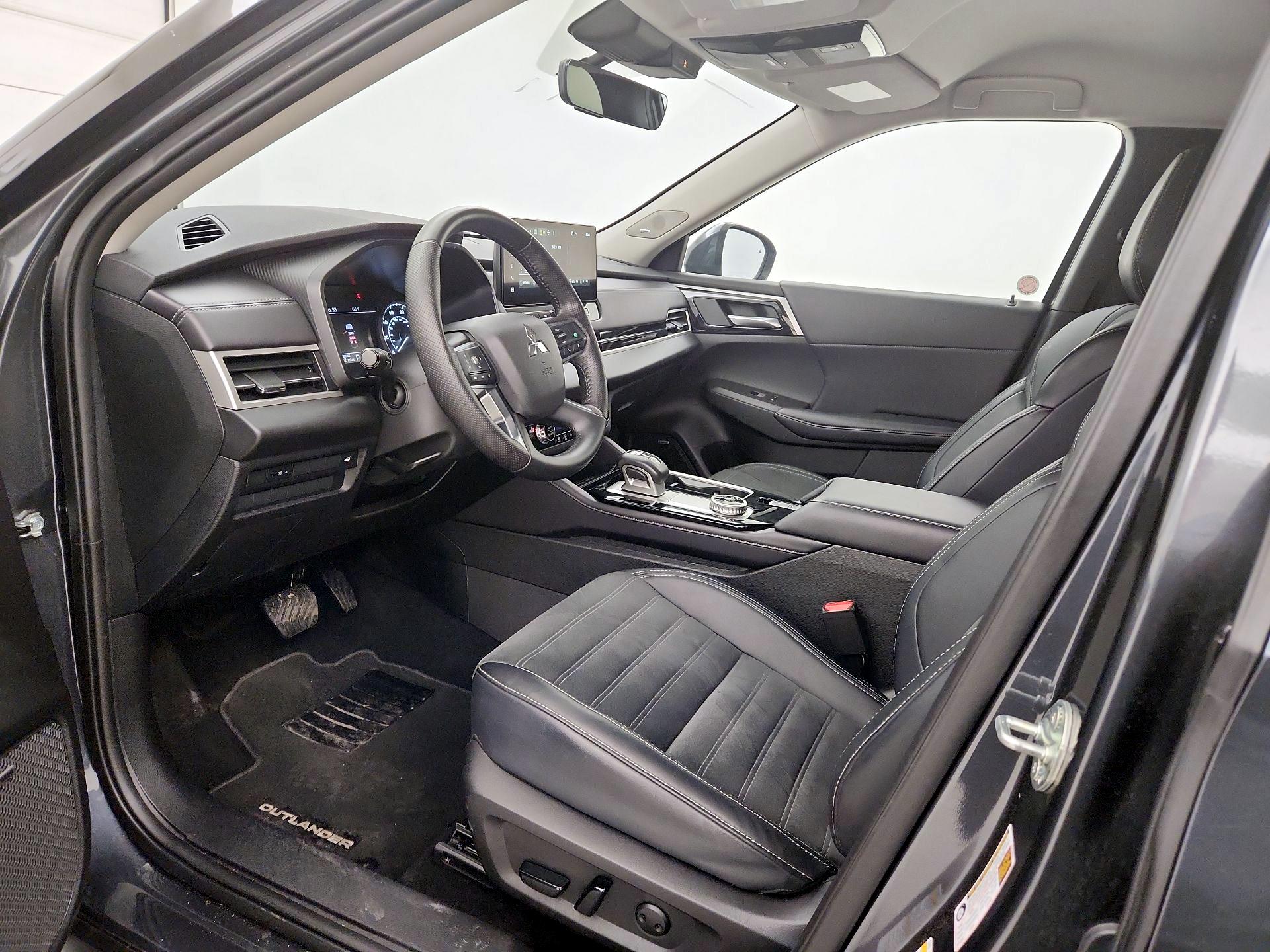 Thumbnail: 2025 Mitsubishi Outlander - 11