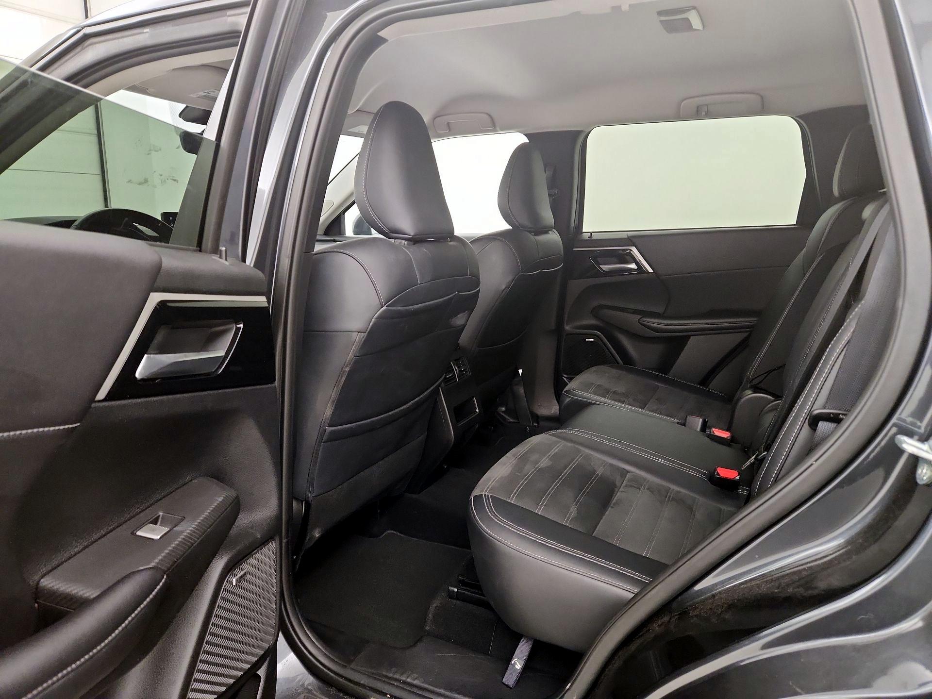 Thumbnail: 2025 Mitsubishi Outlander - 20