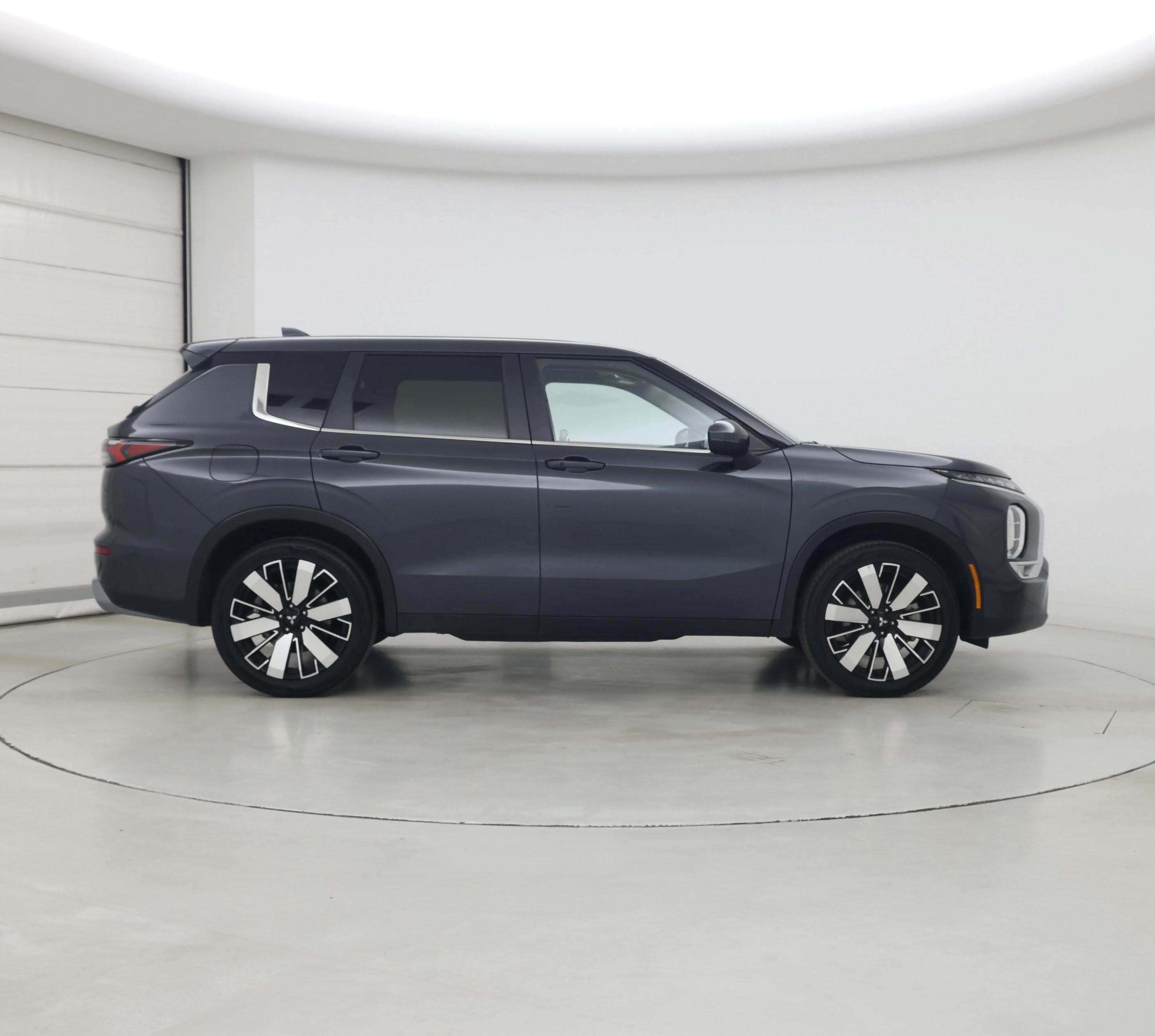 Thumbnail: 2025 Mitsubishi Outlander - 7