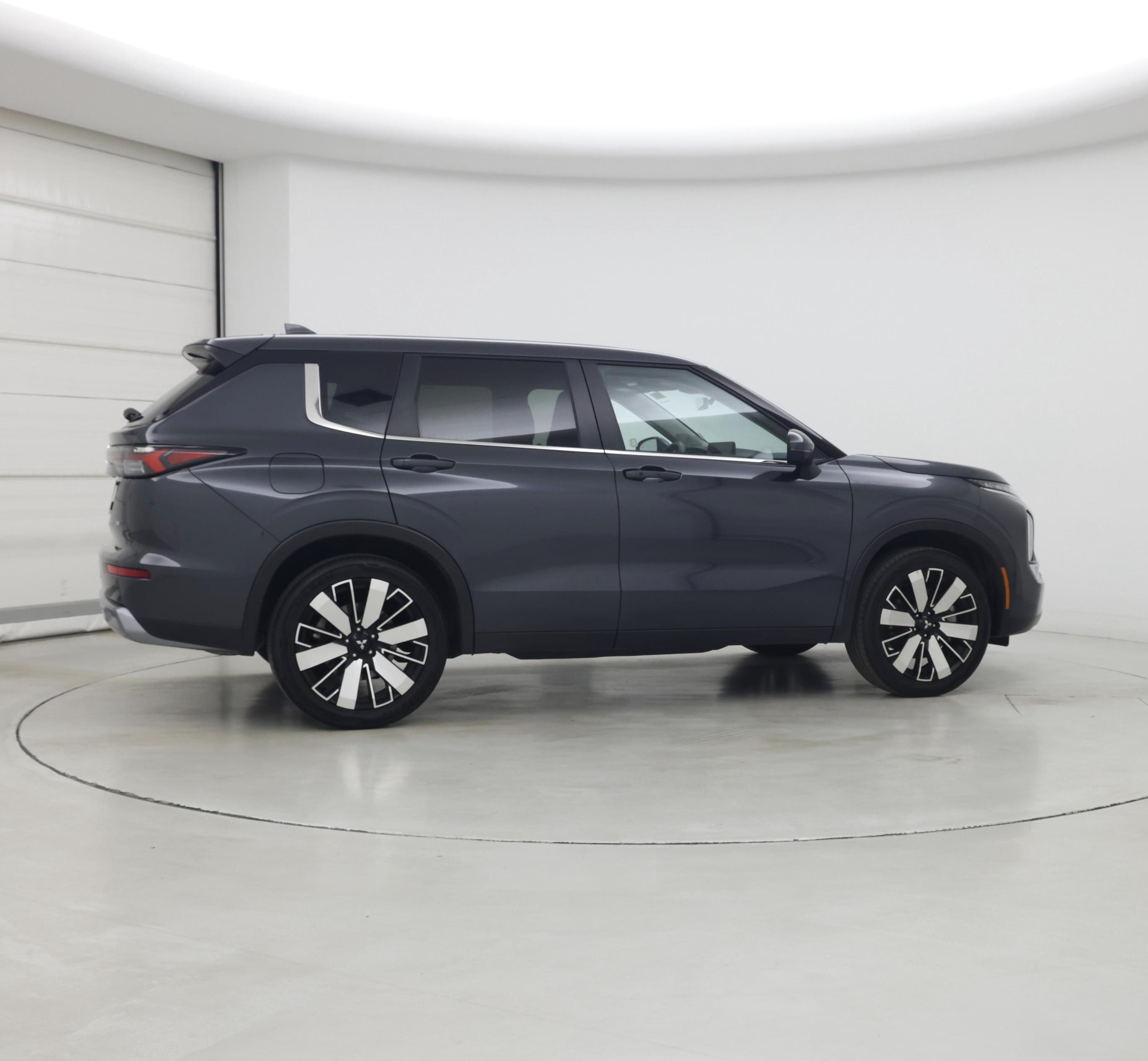 Thumbnail: 2025 Mitsubishi Outlander - 8