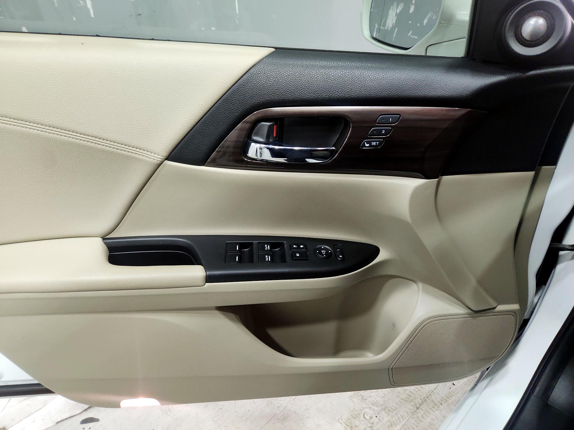 Thumbnail: 2017 Honda Accord - 12