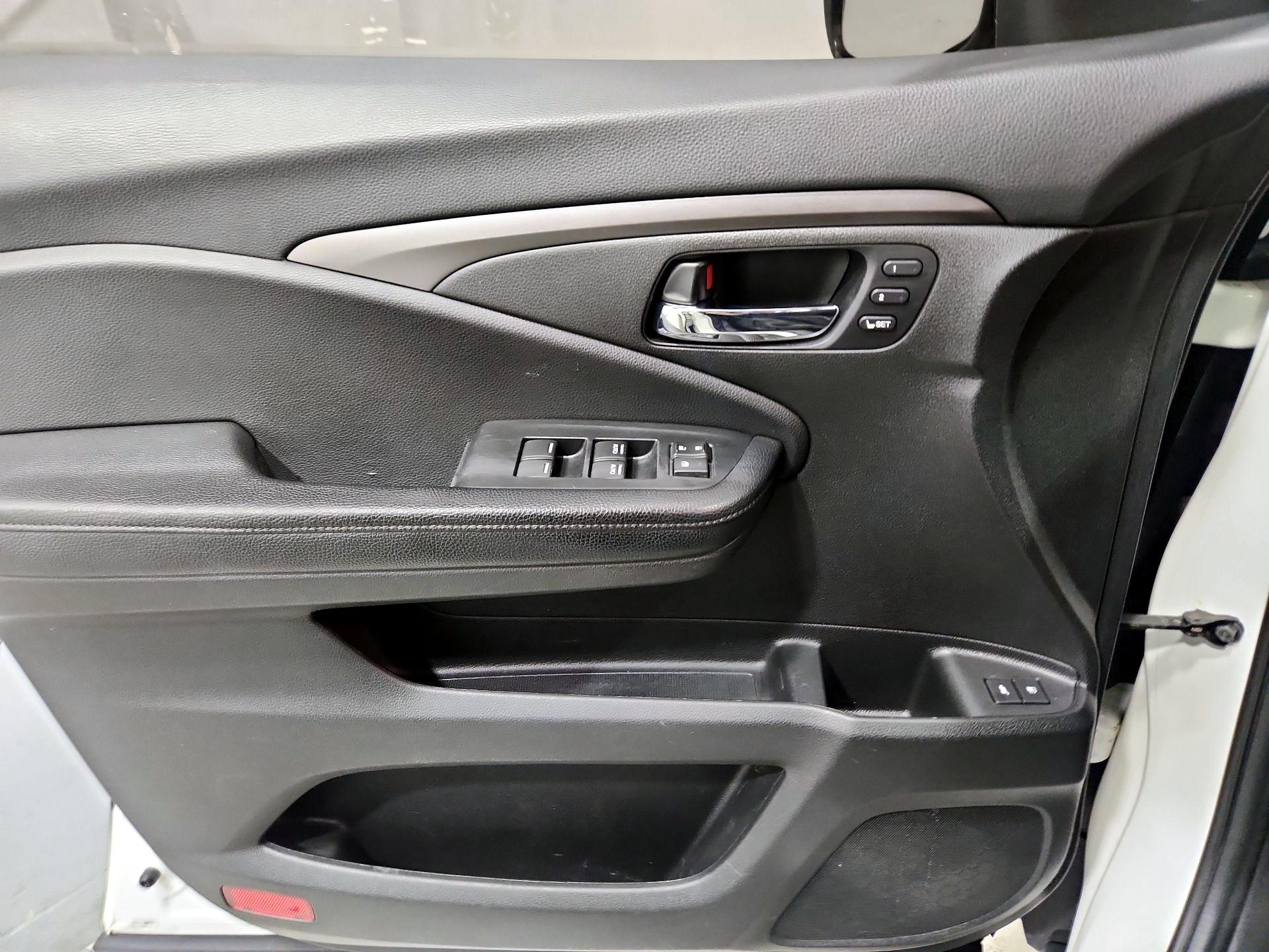 Thumbnail: 2019 Honda Passport - 12