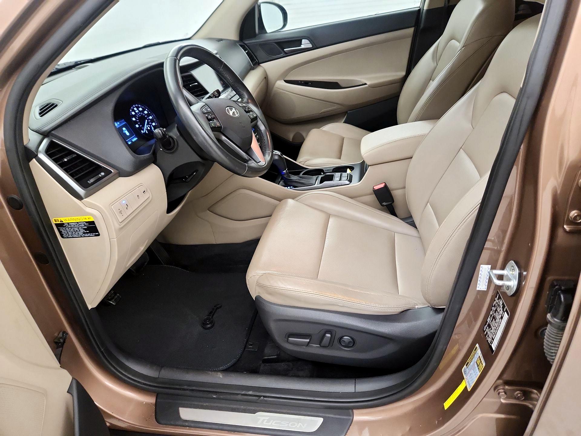 Thumbnail: 2016 Hyundai Tucson - 11