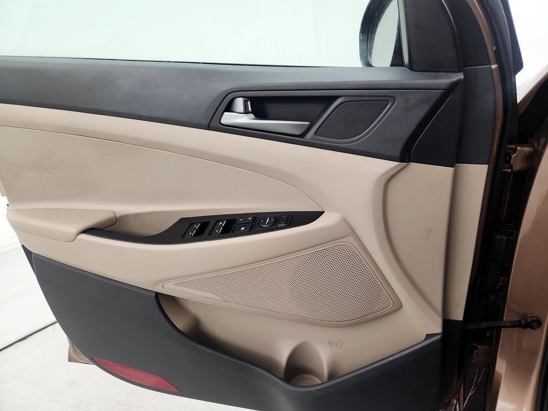 Thumbnail: 2016 Hyundai Tucson - 12