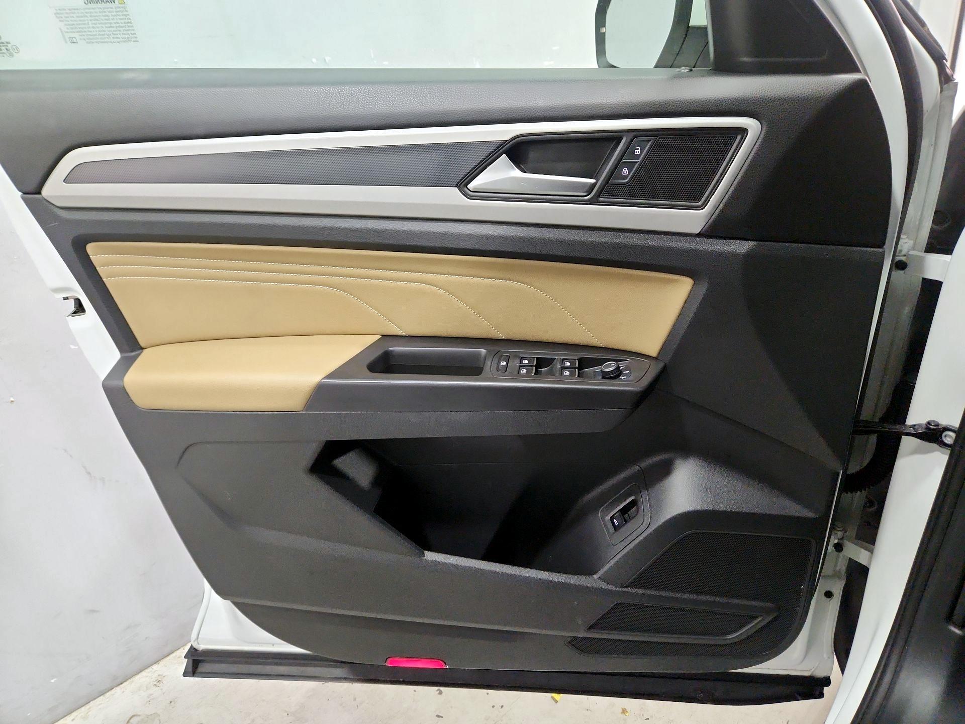 Thumbnail: 2023 Volkswagen Atlas - 12