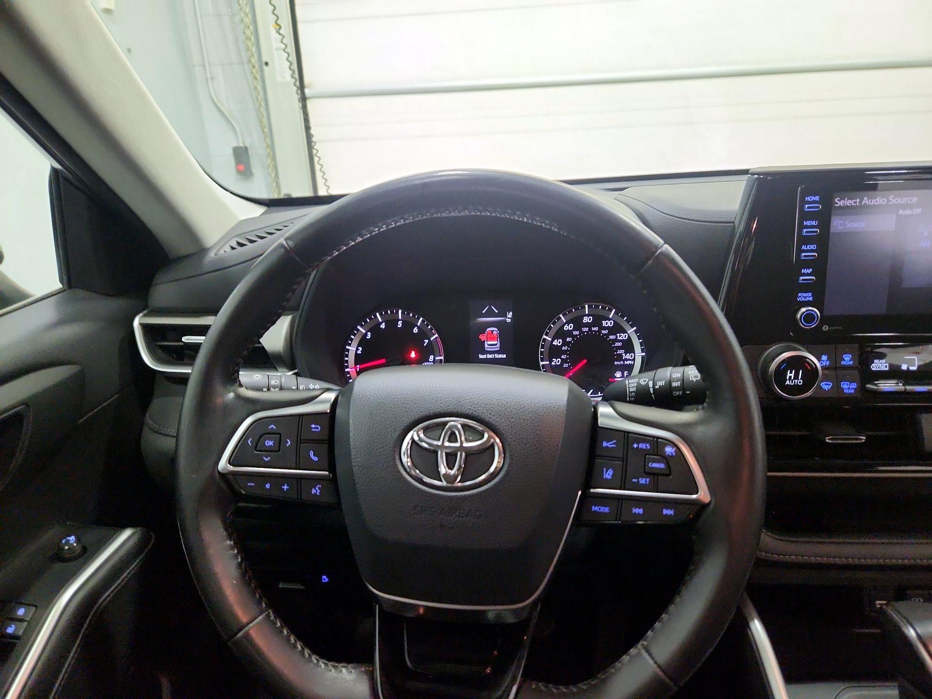 Thumbnail: 2021 Toyota Highlander - 10