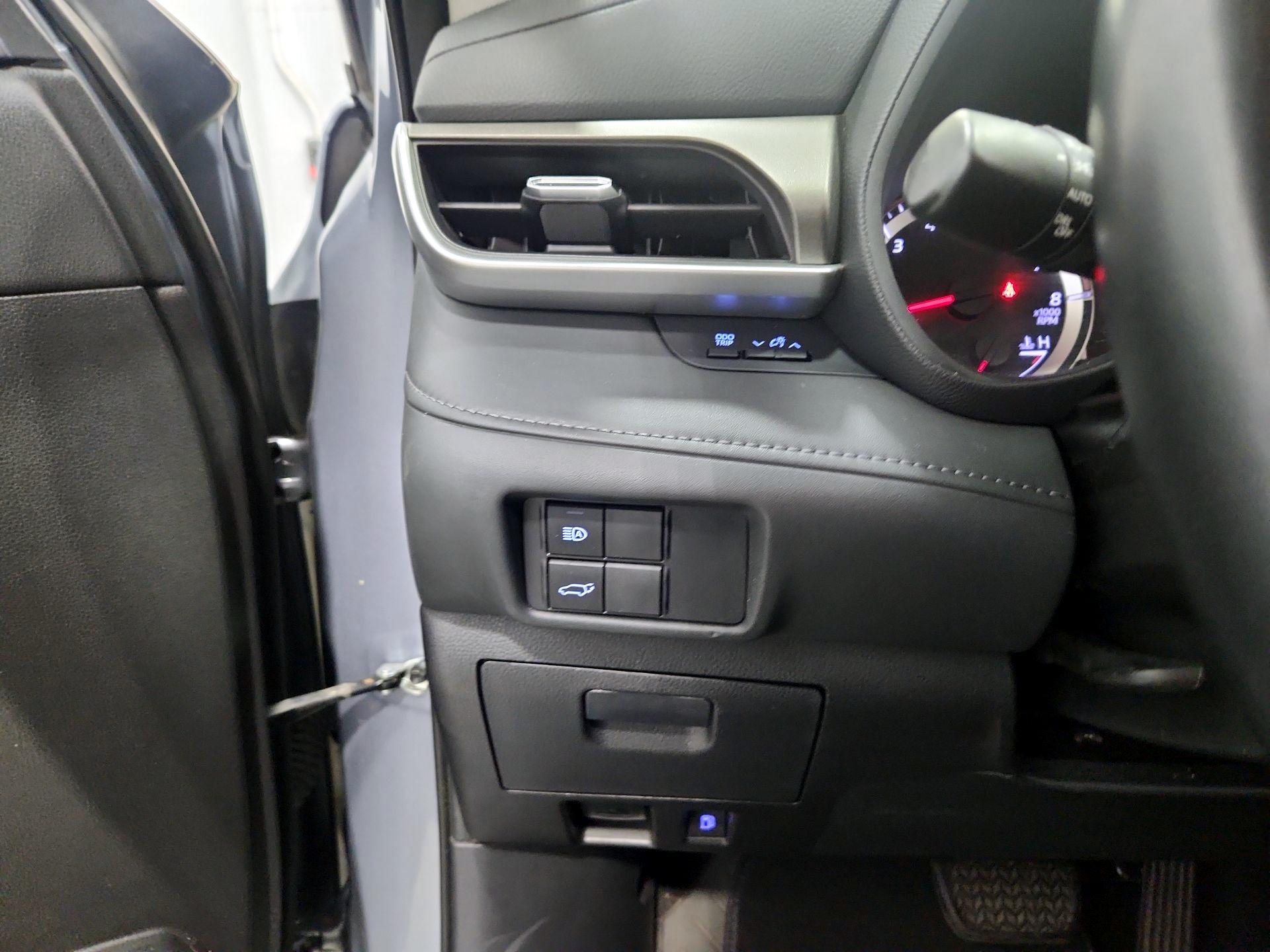 Thumbnail: 2021 Toyota Highlander - 13