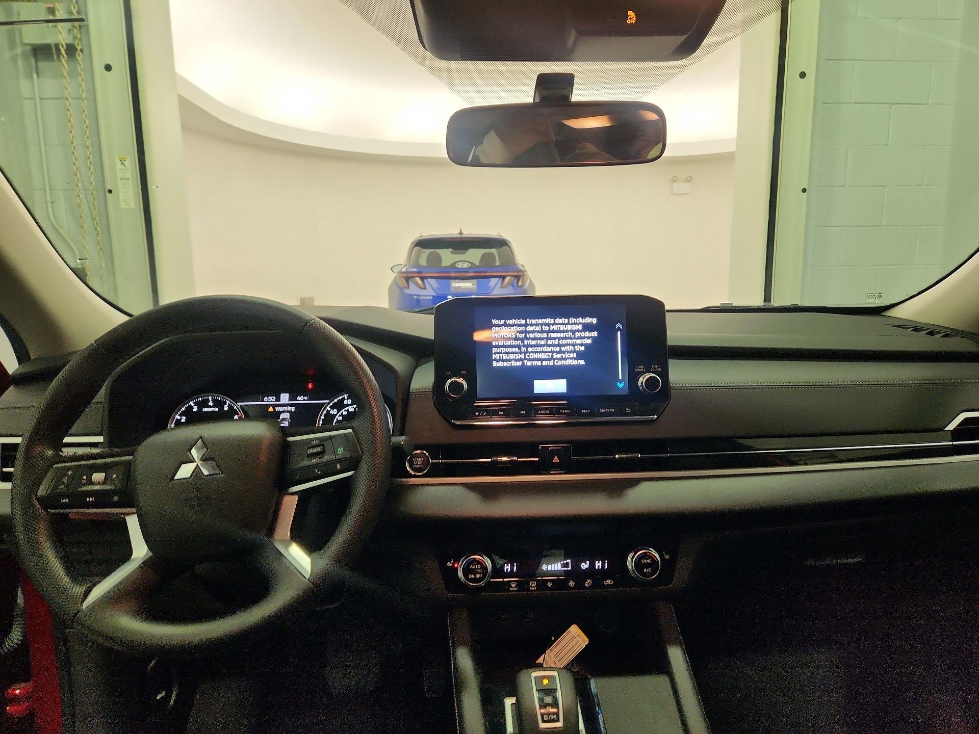 Thumbnail: 2023 Mitsubishi Outlander - 9