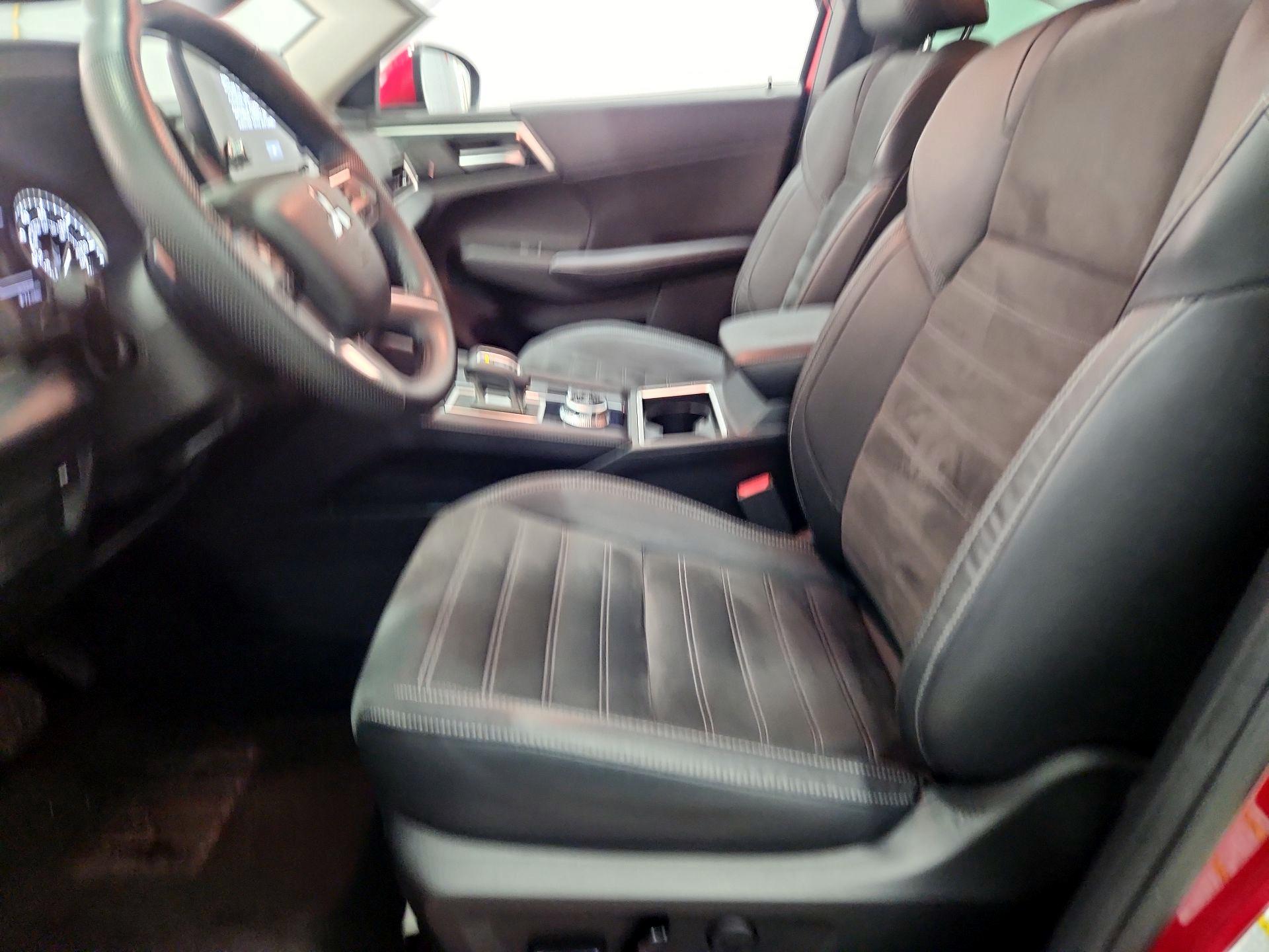 Thumbnail: 2023 Mitsubishi Outlander - 11