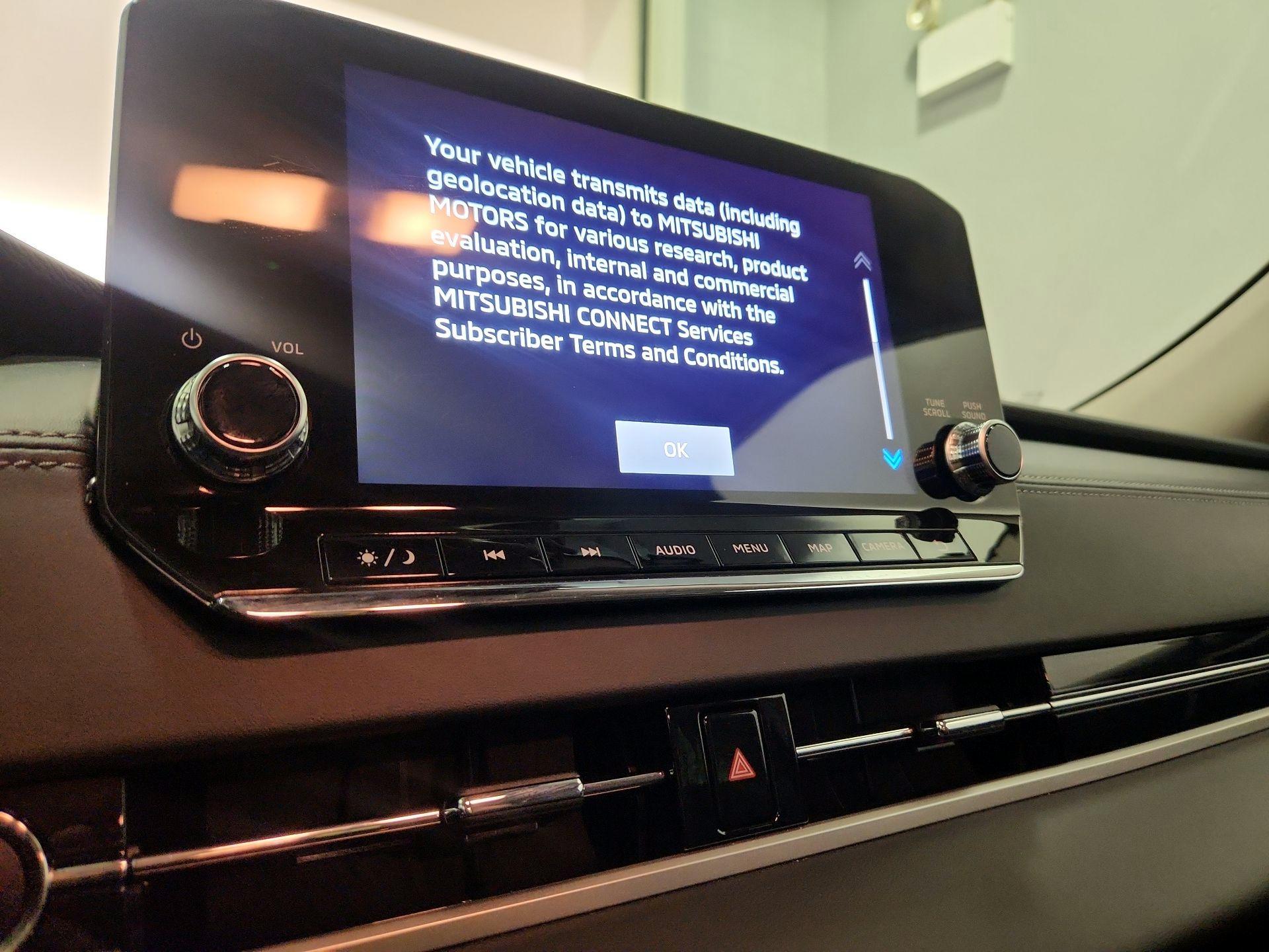 Thumbnail: 2023 Mitsubishi Outlander - 15