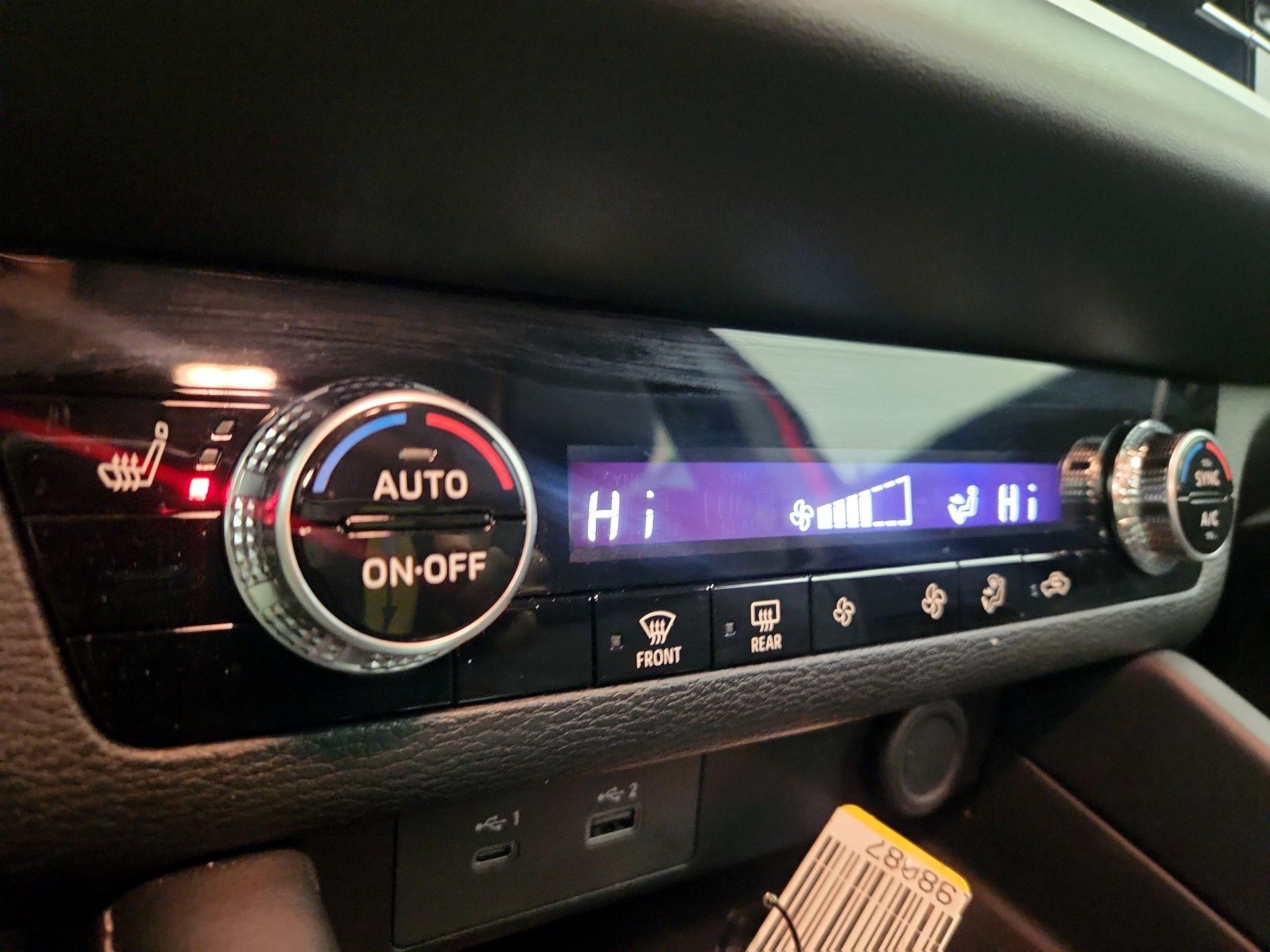 Thumbnail: 2023 Mitsubishi Outlander - 16