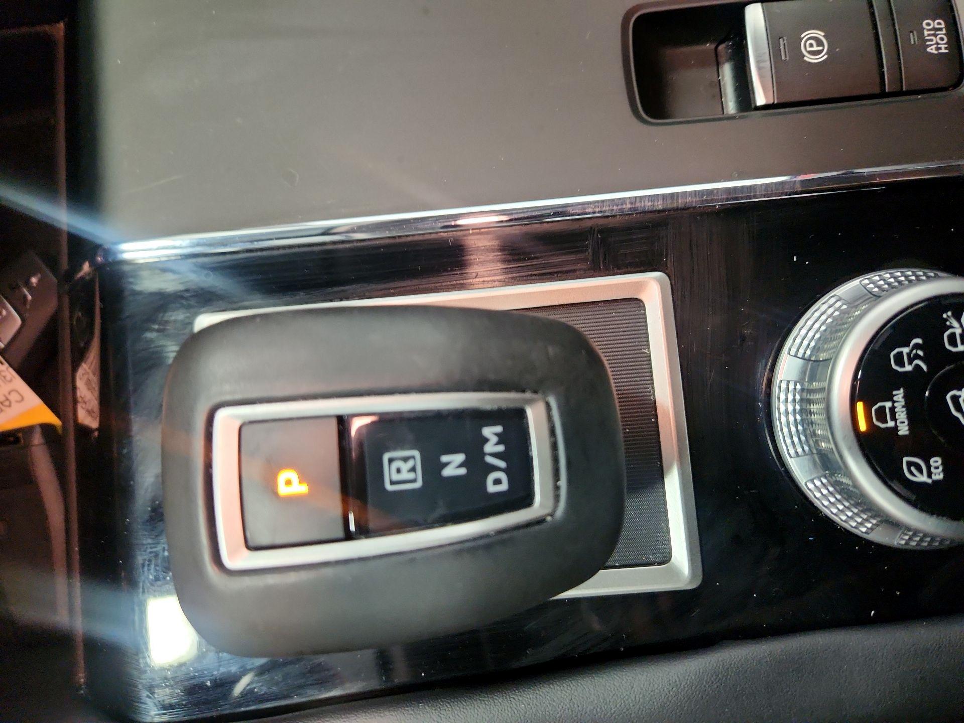 Thumbnail: 2023 Mitsubishi Outlander - 17