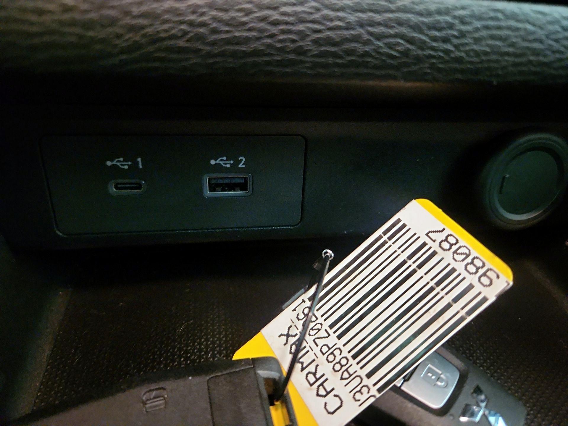 Thumbnail: 2023 Mitsubishi Outlander - 18