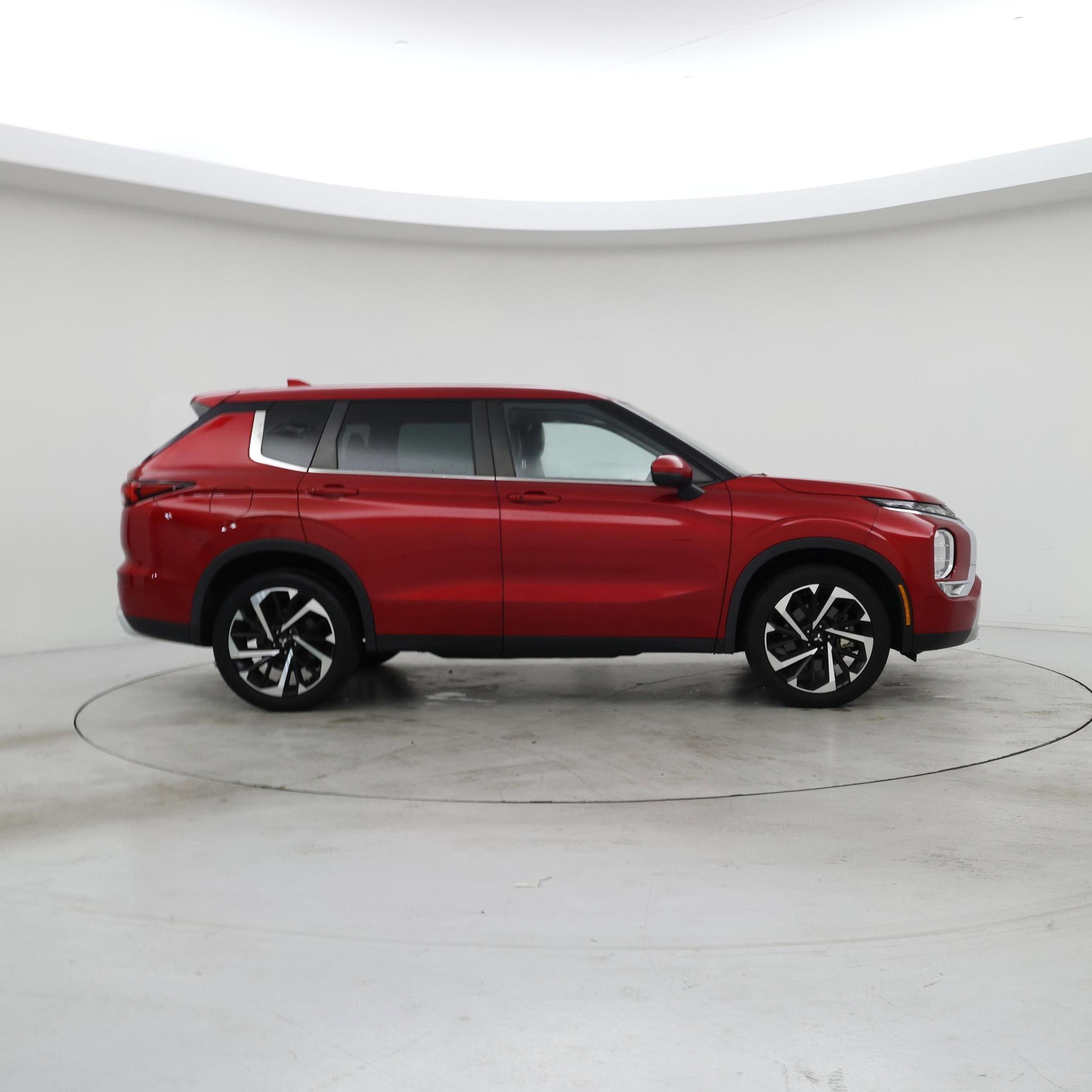 Thumbnail: 2023 Mitsubishi Outlander - 7