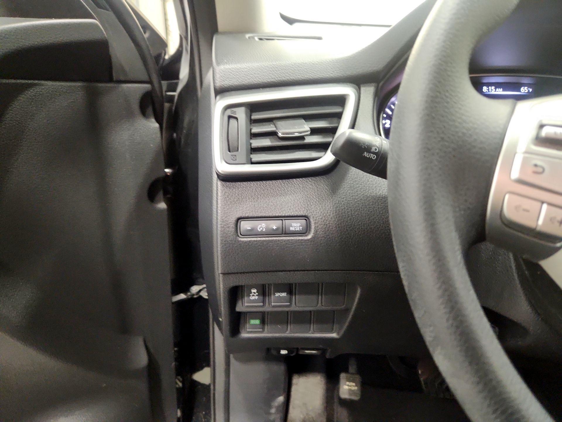 Thumbnail: 2016 Nissan Rogue - 13