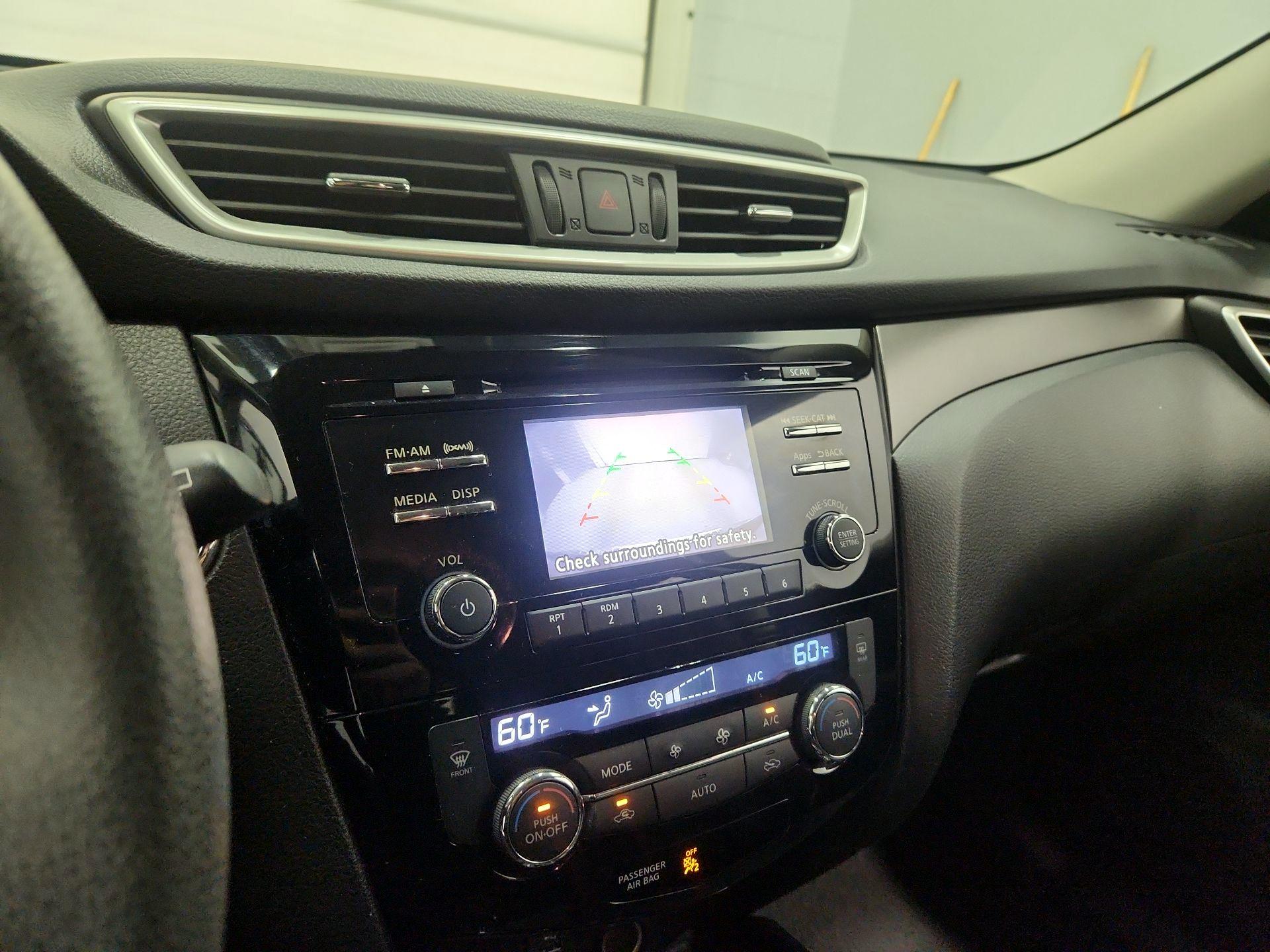 Thumbnail: 2016 Nissan Rogue - 14