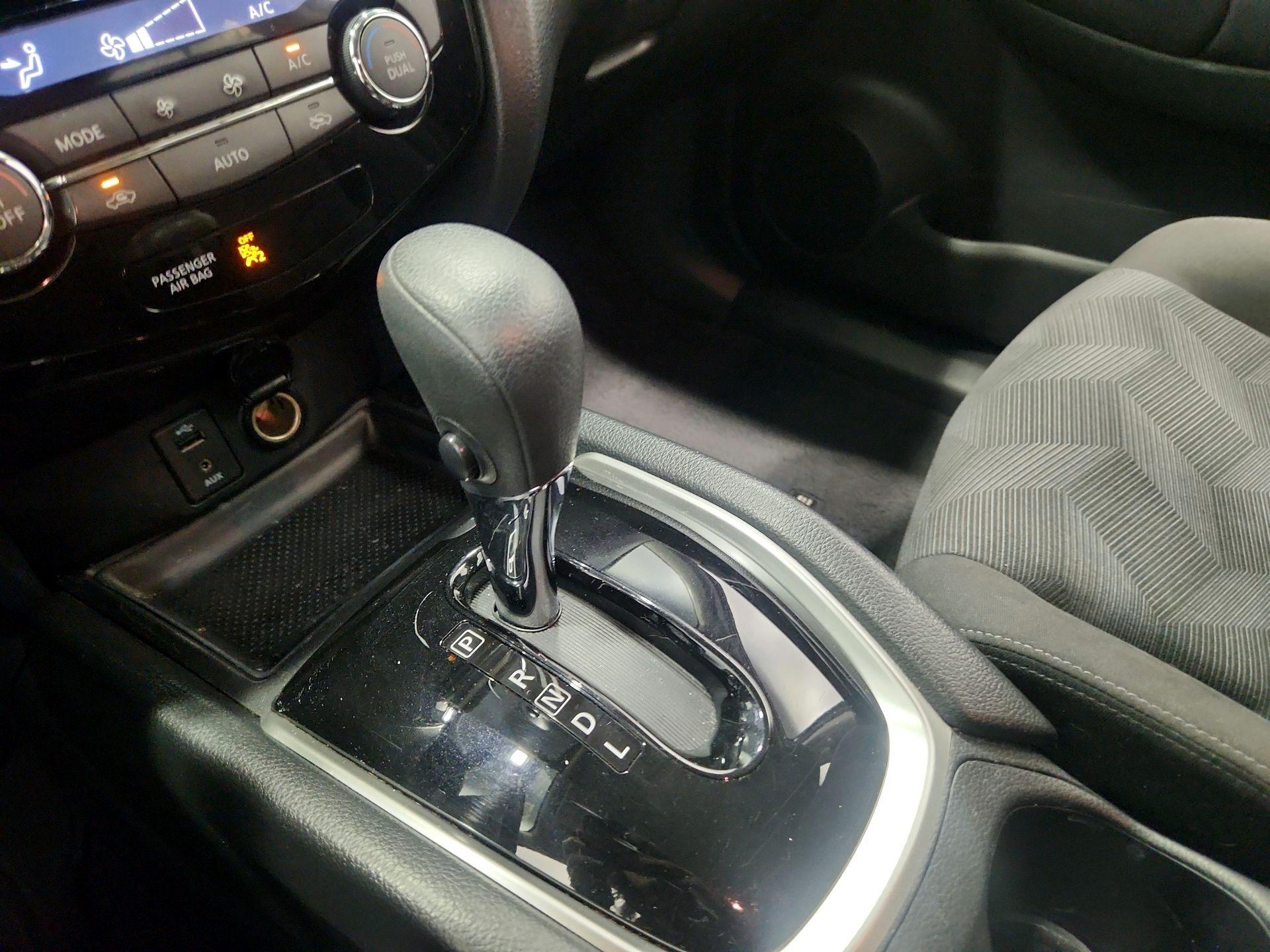 Thumbnail: 2016 Nissan Rogue - 17