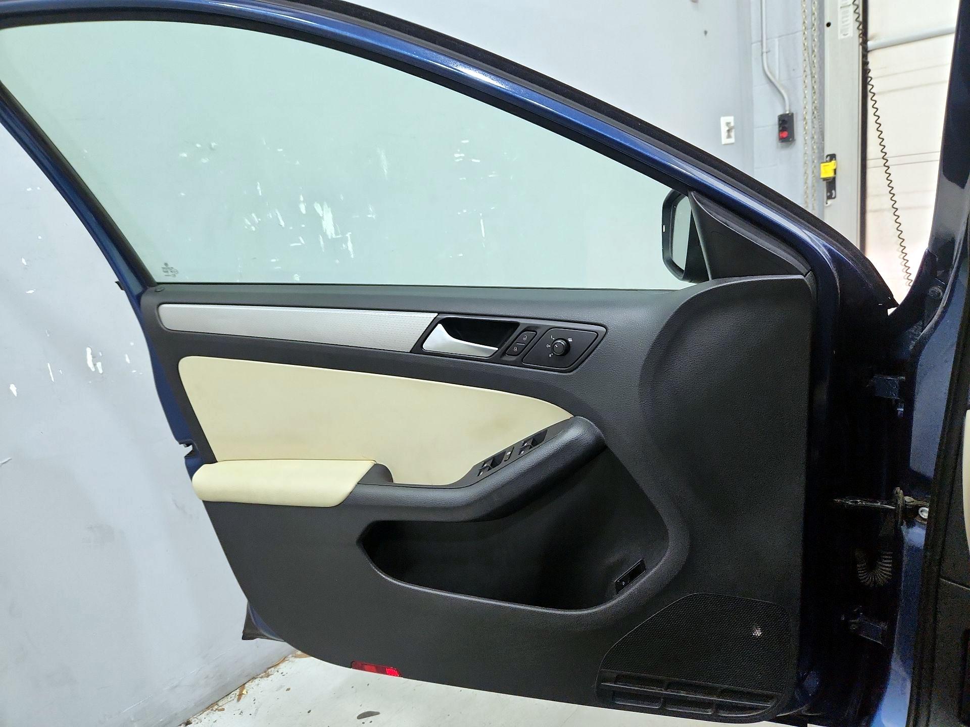 Thumbnail: 2018 Volkswagen Jetta - 12