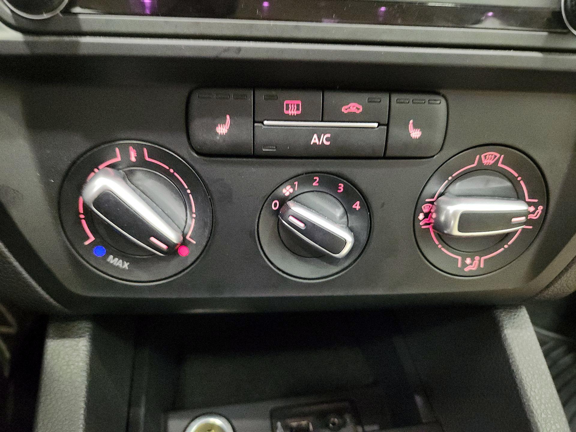 Thumbnail: 2018 Volkswagen Jetta - 16