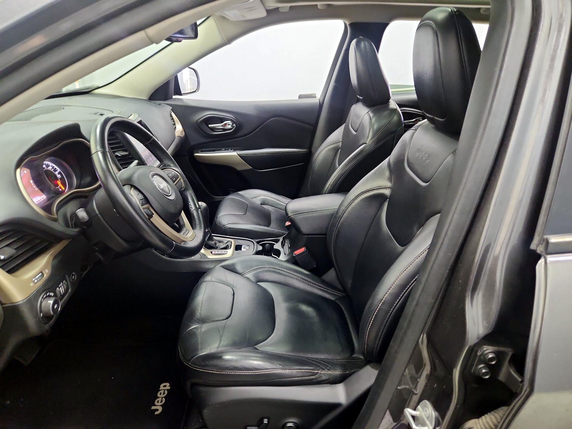 Thumbnail: 2018 Jeep Cherokee - 11