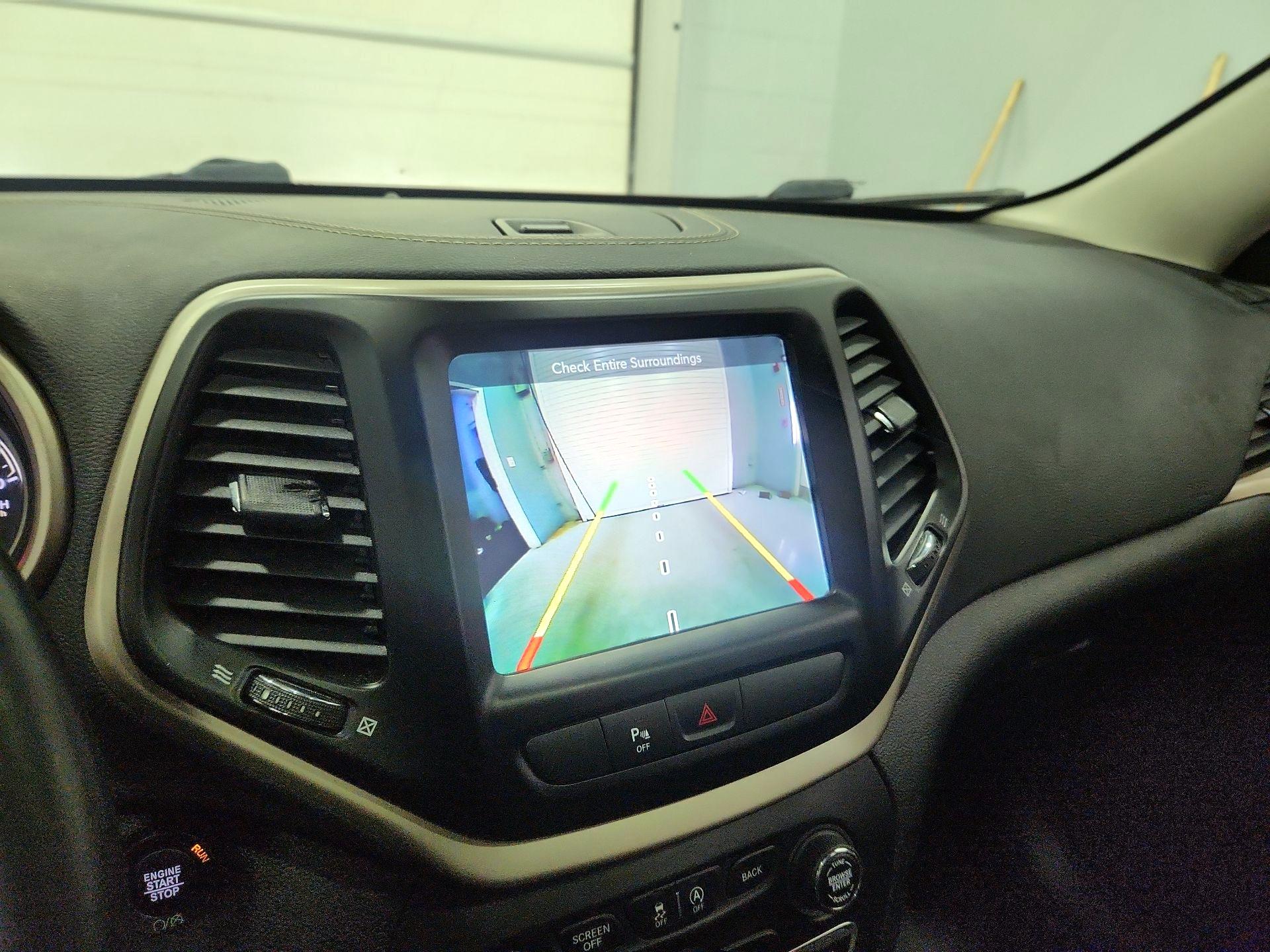 Thumbnail: 2018 Jeep Cherokee - 14