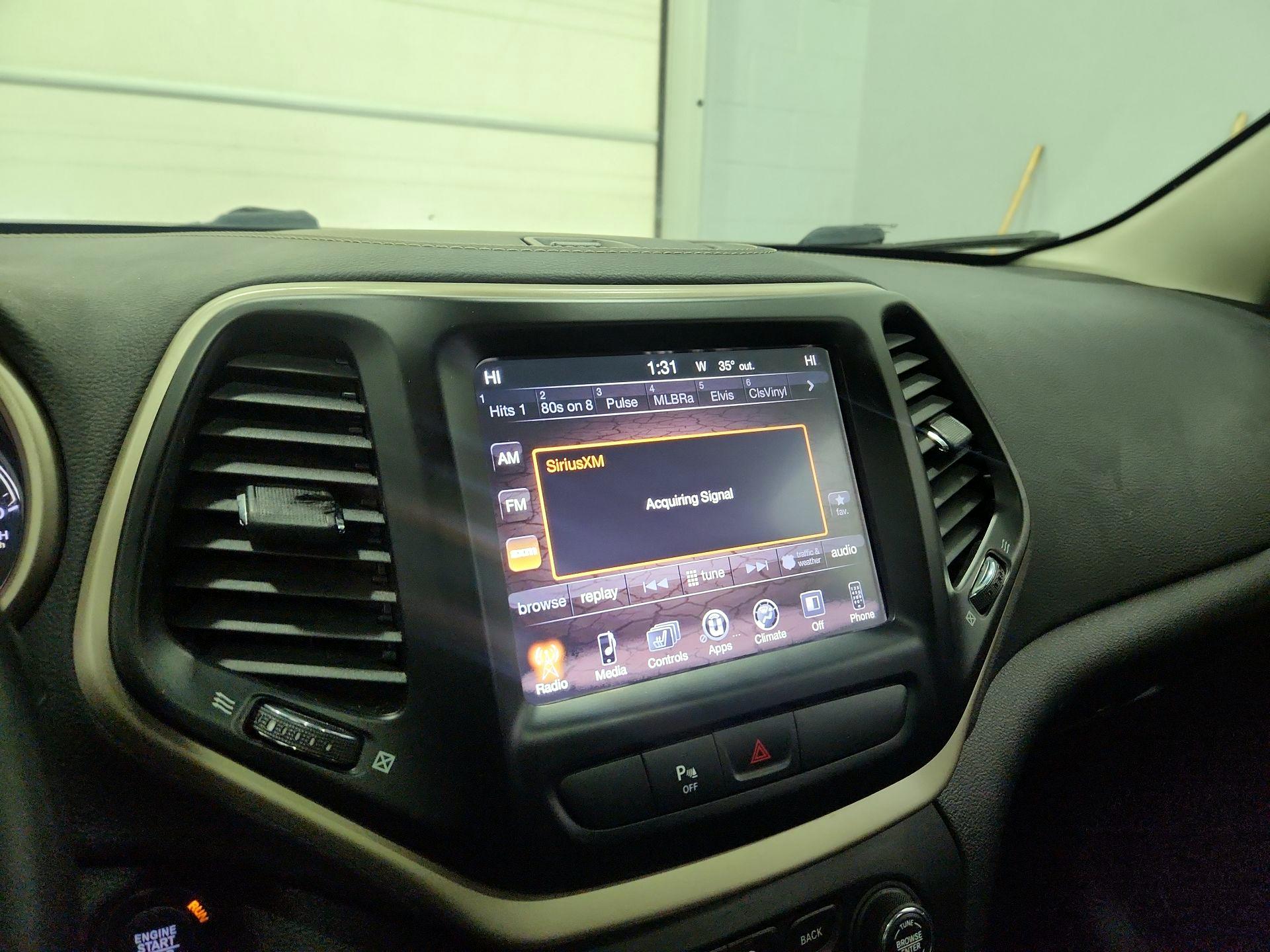 Thumbnail: 2018 Jeep Cherokee - 15