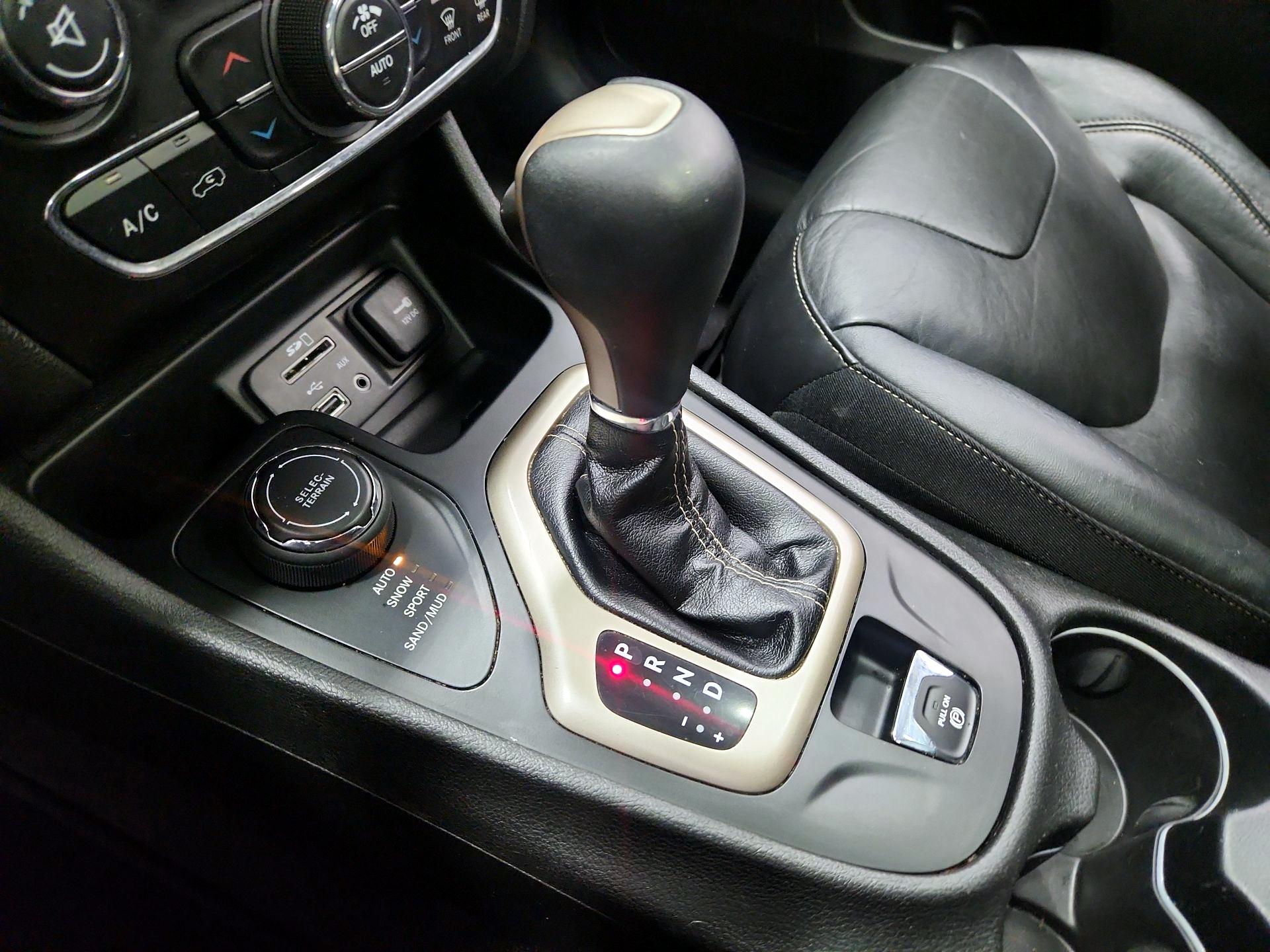 Thumbnail: 2018 Jeep Cherokee - 17