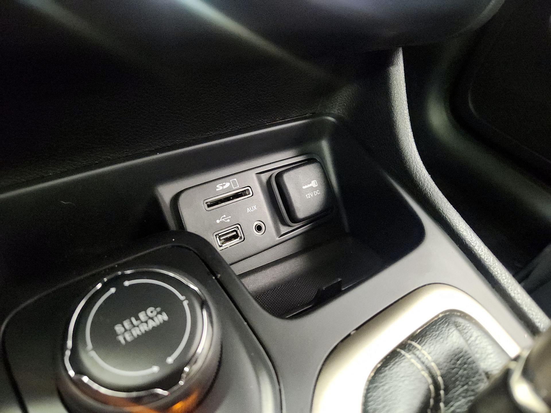 Thumbnail: 2018 Jeep Cherokee - 18