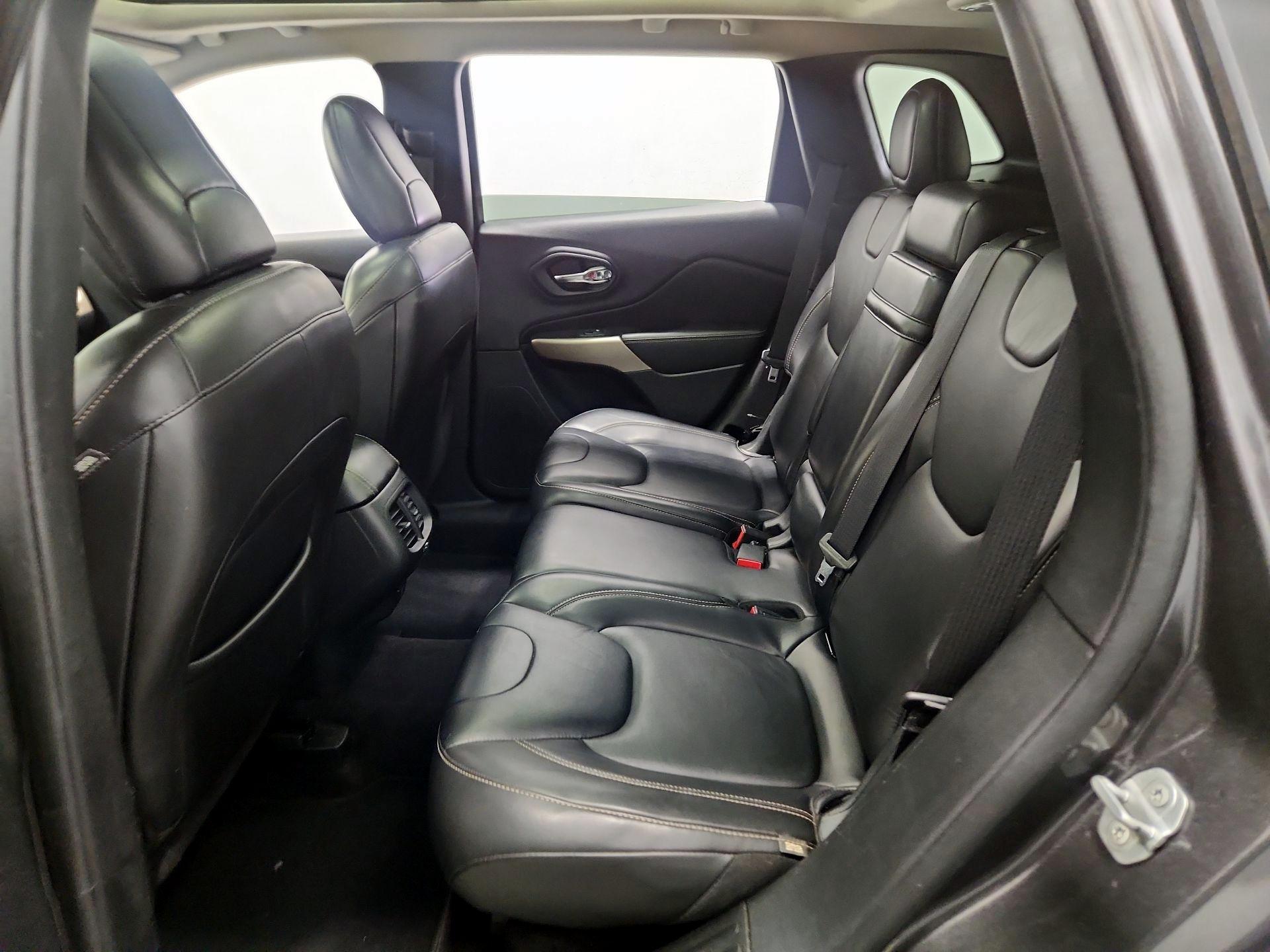 Thumbnail: 2018 Jeep Cherokee - 20