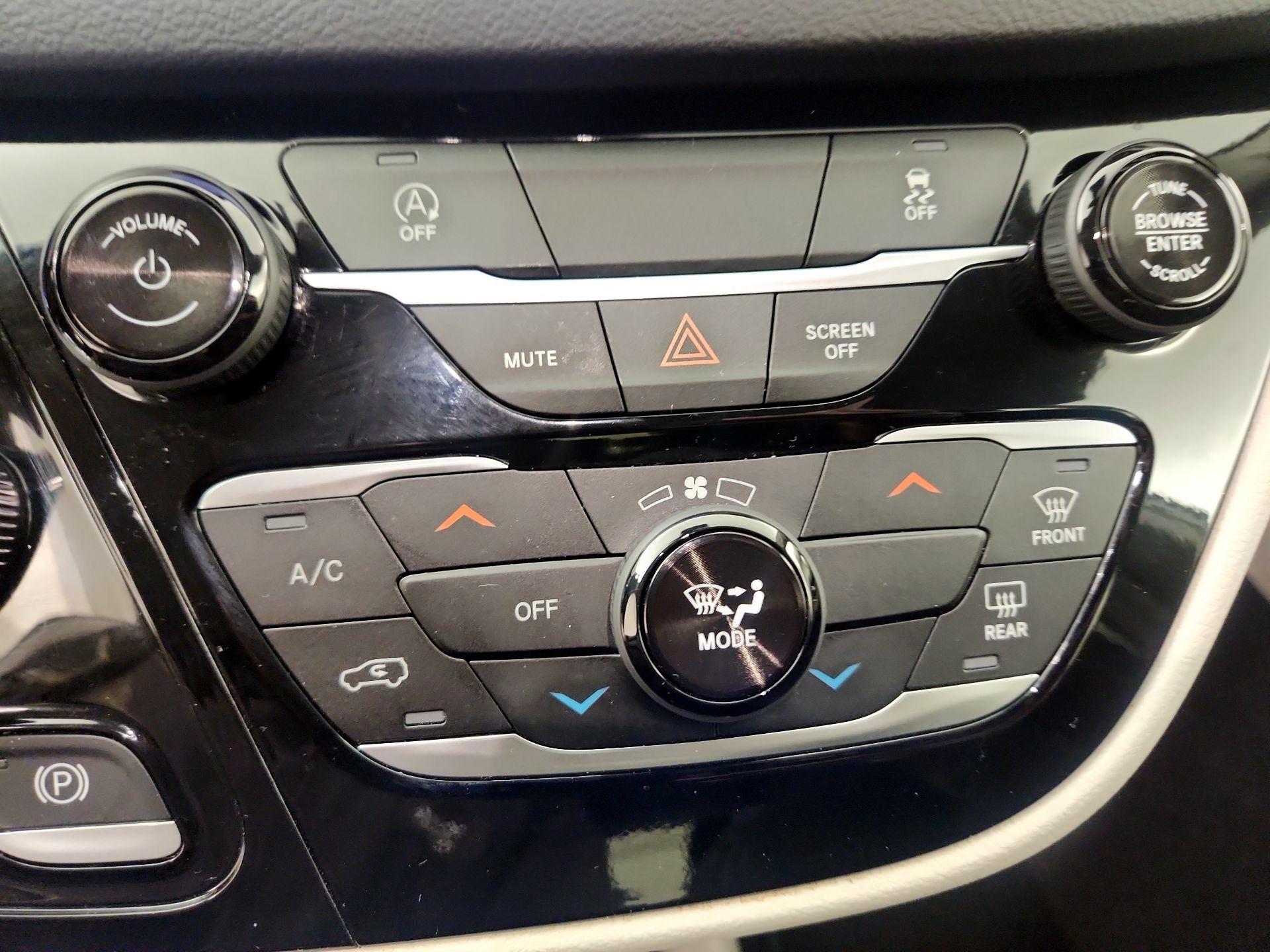 Thumbnail: 2024 Chrysler Voyager - 16