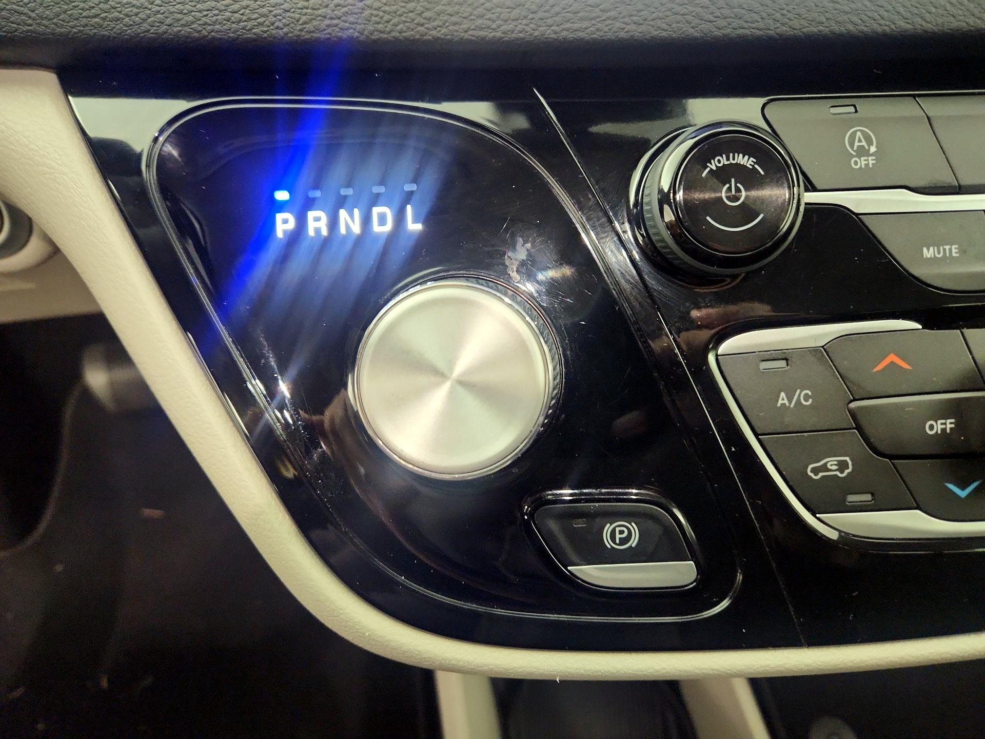 Thumbnail: 2024 Chrysler Voyager - 17