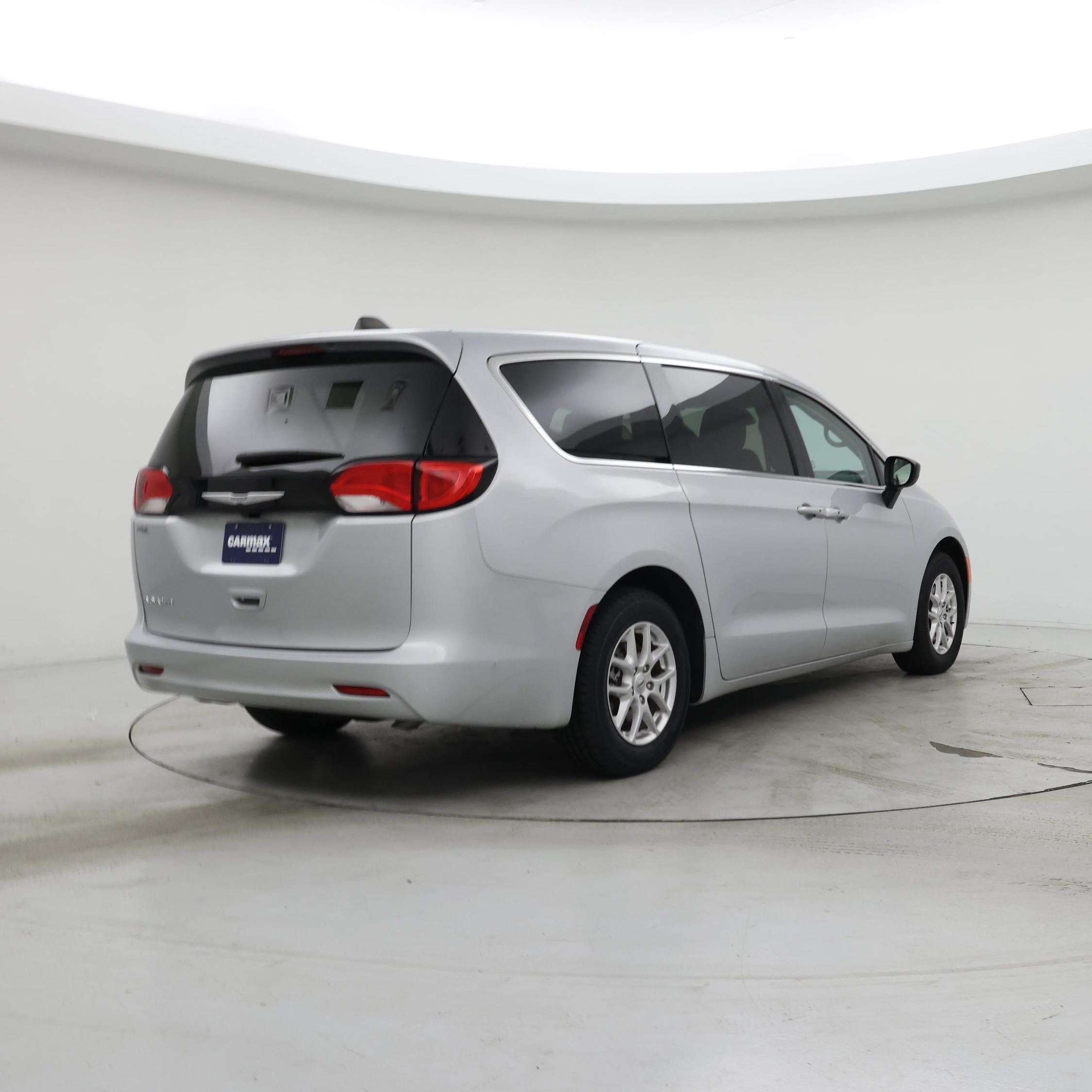 Thumbnail: 2024 Chrysler Voyager - 8