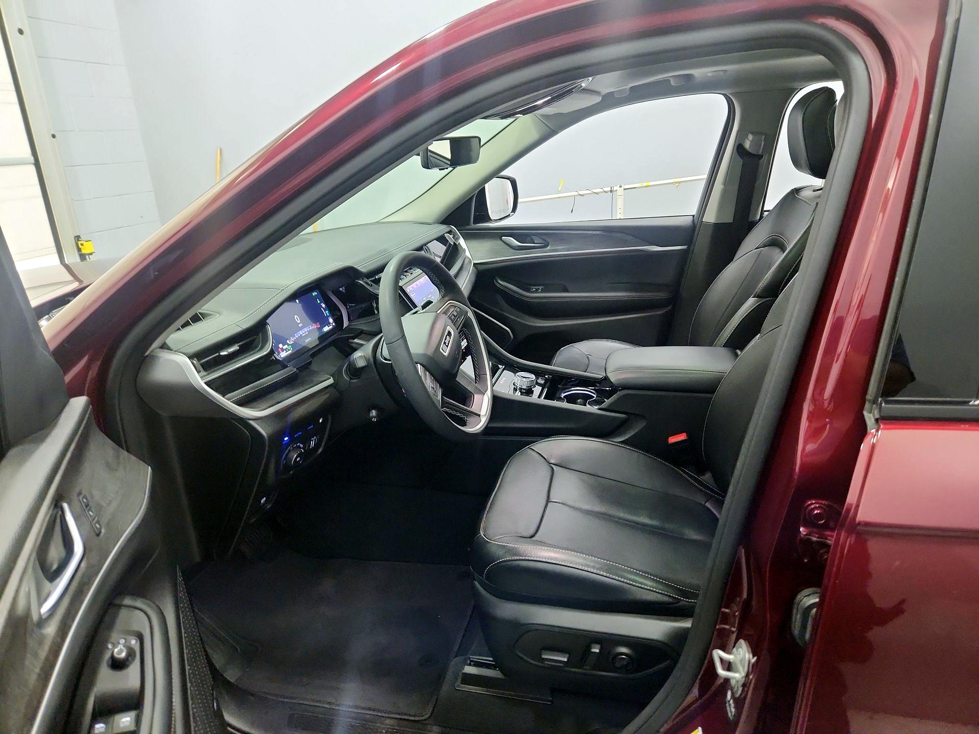 Thumbnail: 2023 Jeep Grand Cherokee - 11