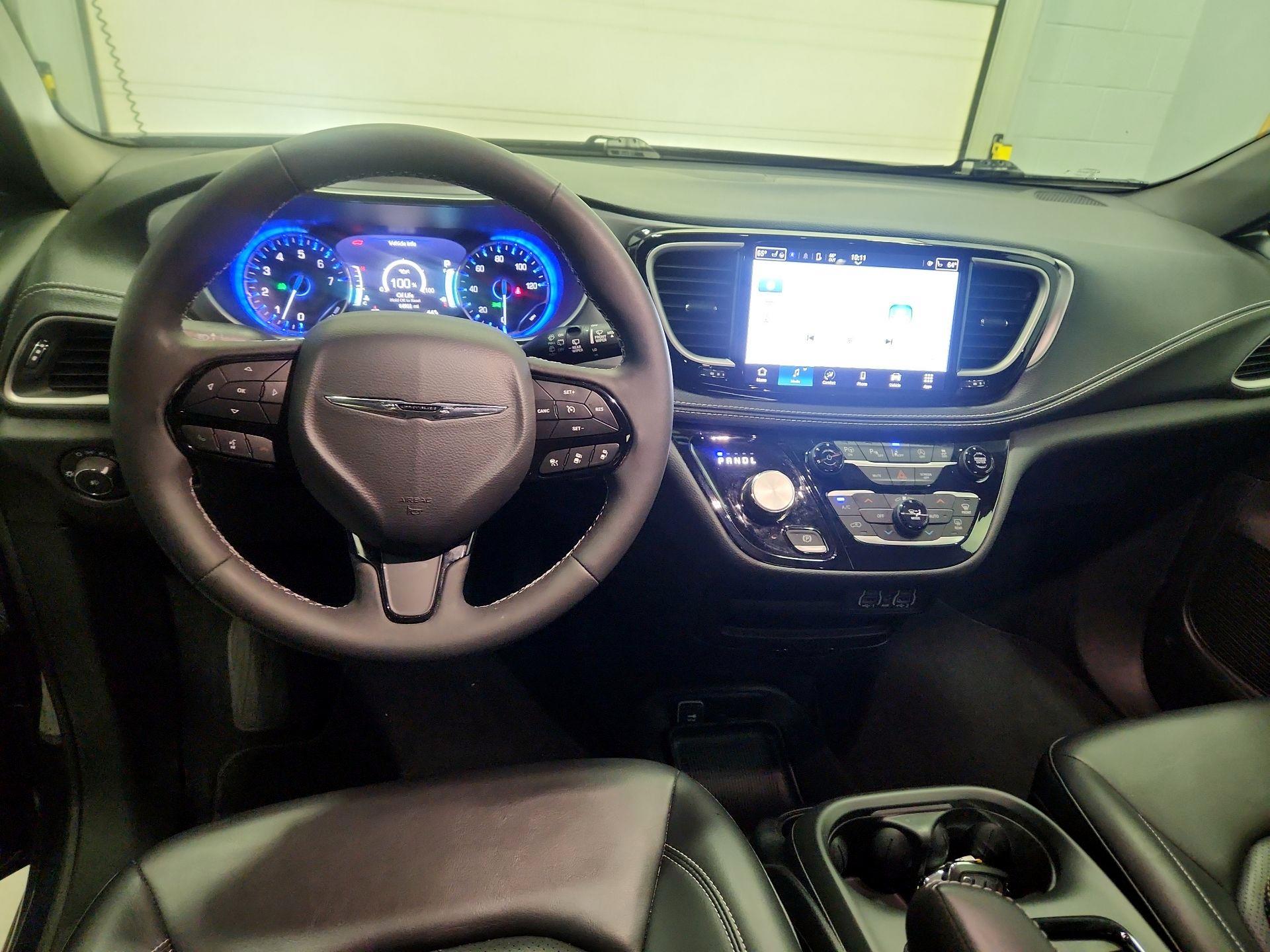 Thumbnail: 2023 Chrysler Pacifica - 9