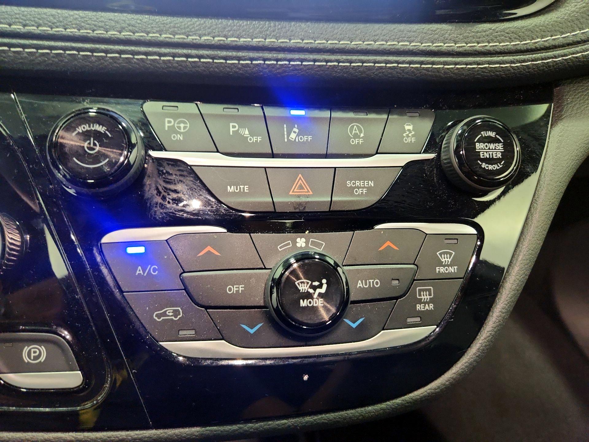 Thumbnail: 2023 Chrysler Pacifica - 16