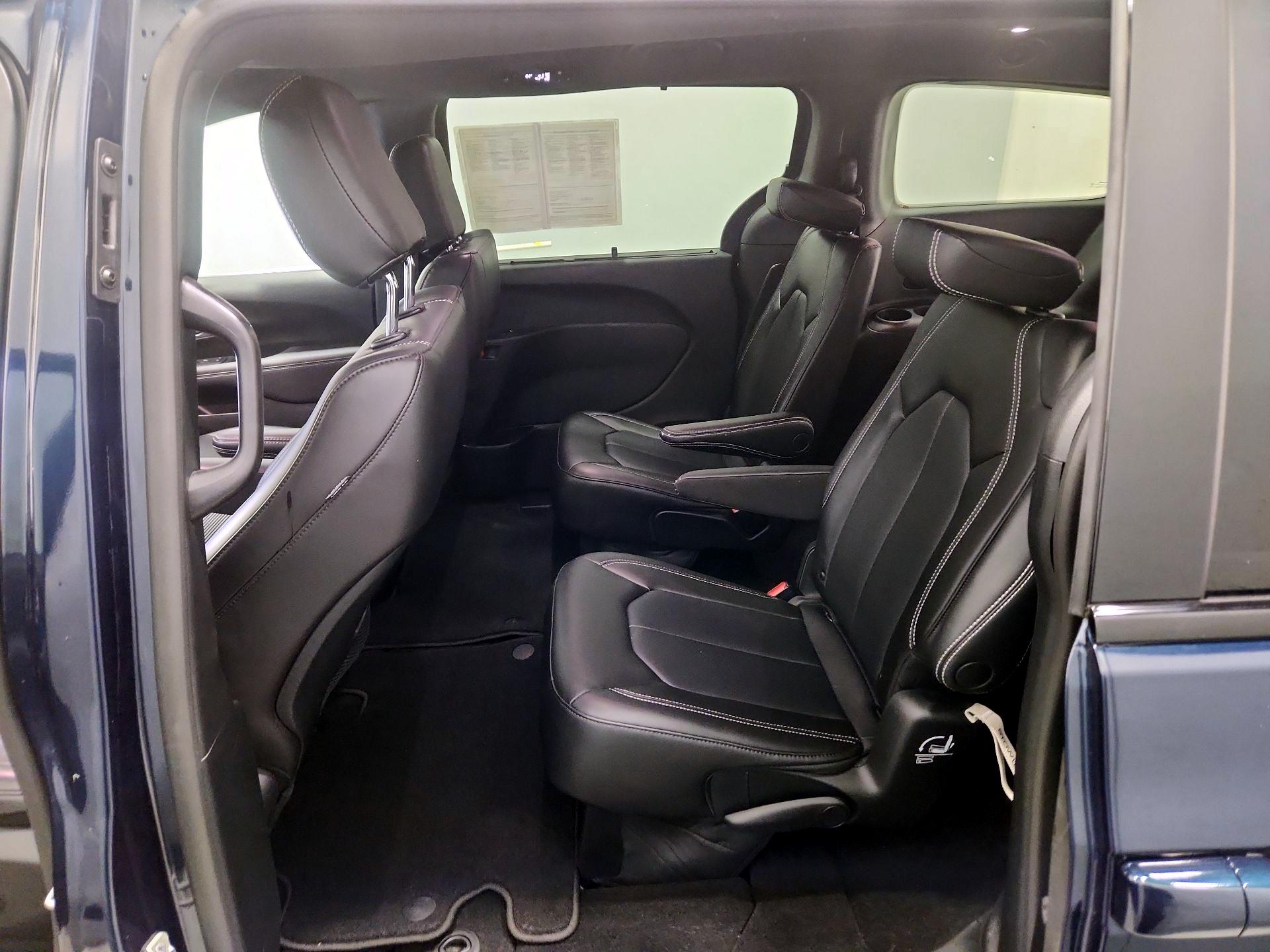 Thumbnail: 2023 Chrysler Pacifica - 19