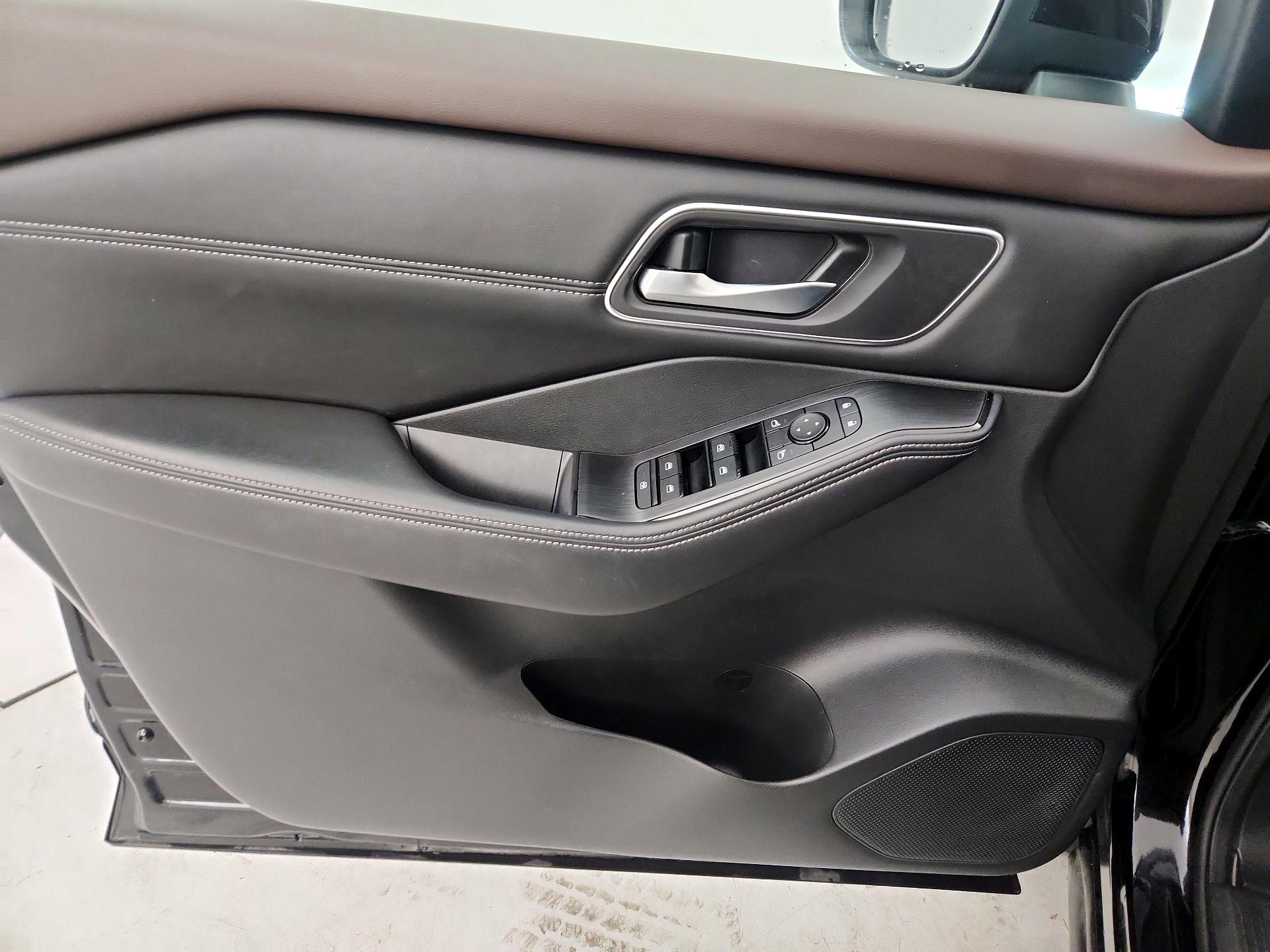 Thumbnail: 2021 Nissan Rogue - 12