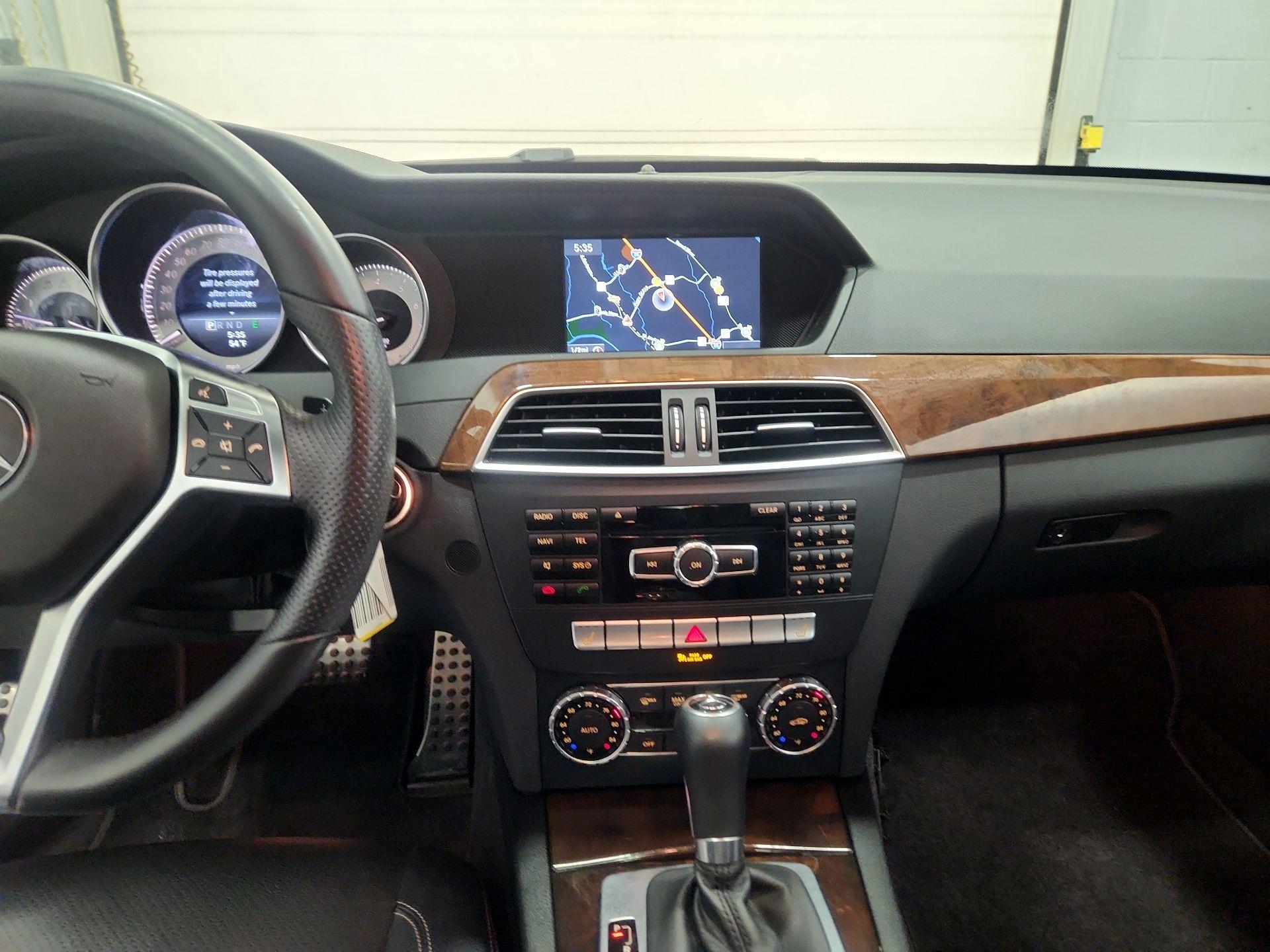 Thumbnail: 2015 Mercedes-Benz C-Class - 9