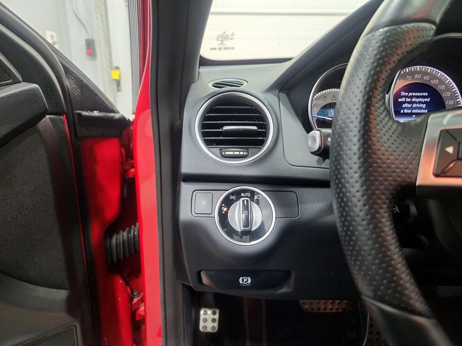 Thumbnail: 2015 Mercedes-Benz C-Class - 13