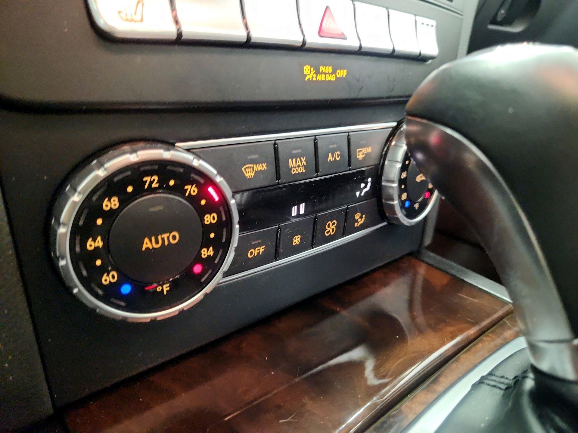 Thumbnail: 2015 Mercedes-Benz C-Class - 17