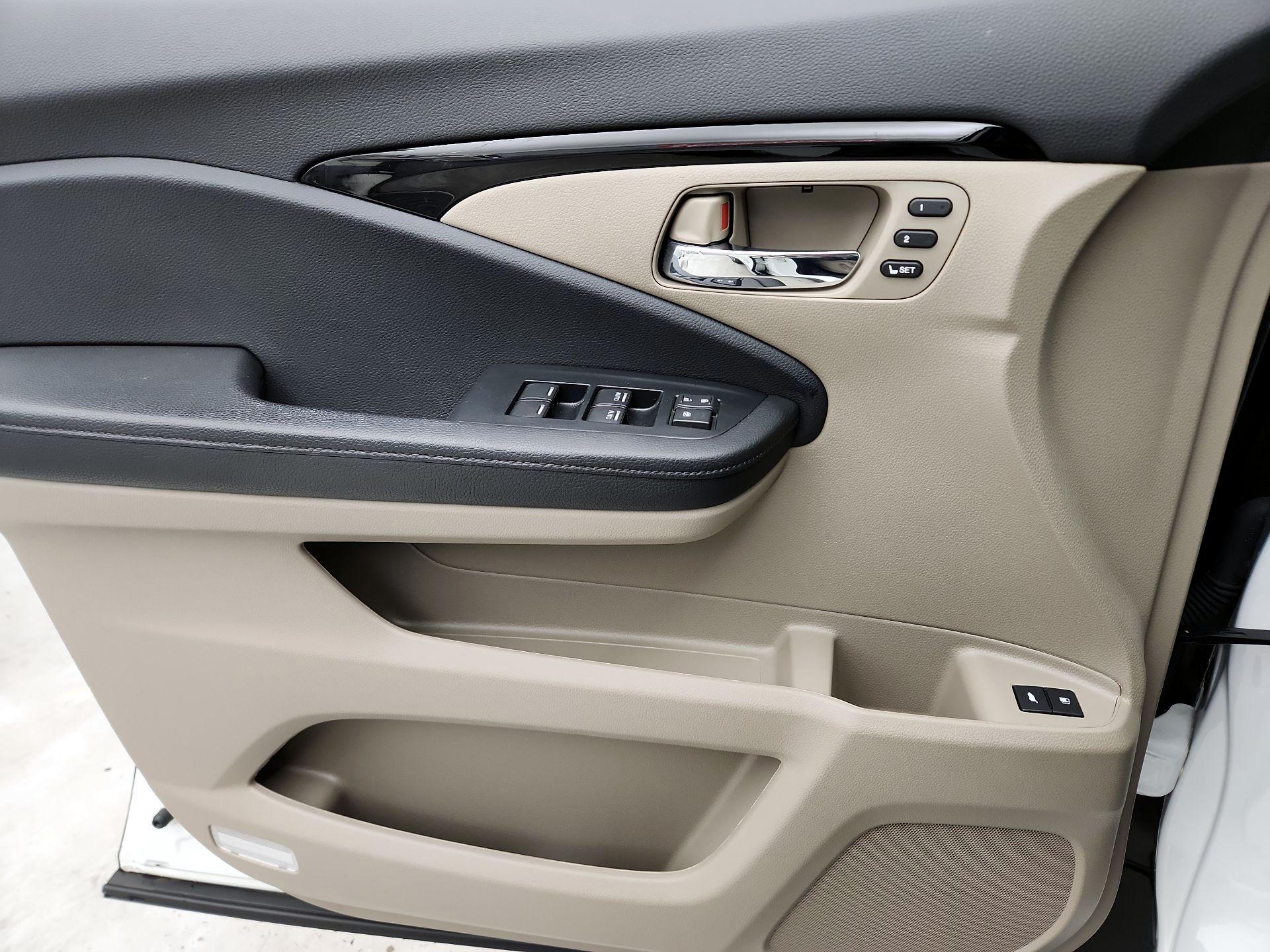 Thumbnail: 2020 Honda Pilot - 12