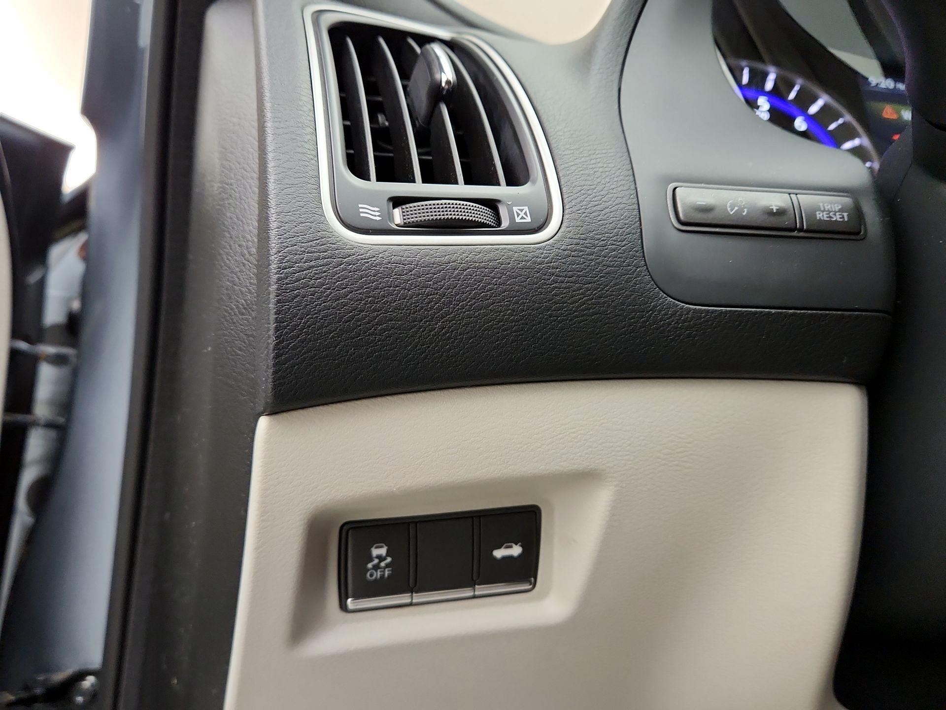 Thumbnail: 2014 INFINITI Q50 - 13