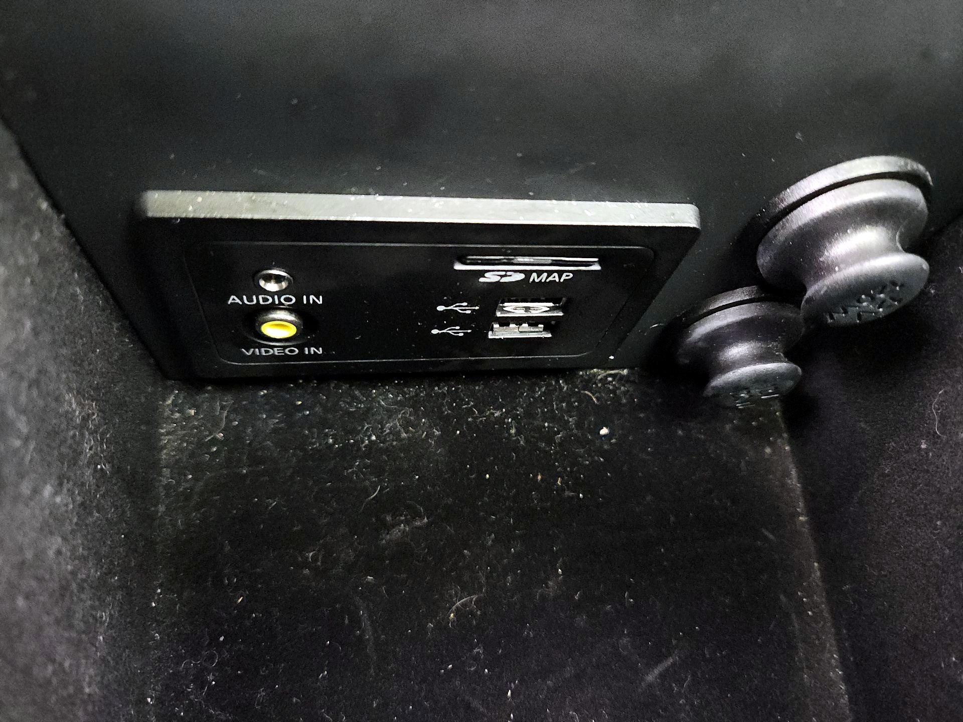 Thumbnail: 2014 INFINITI Q50 - 18